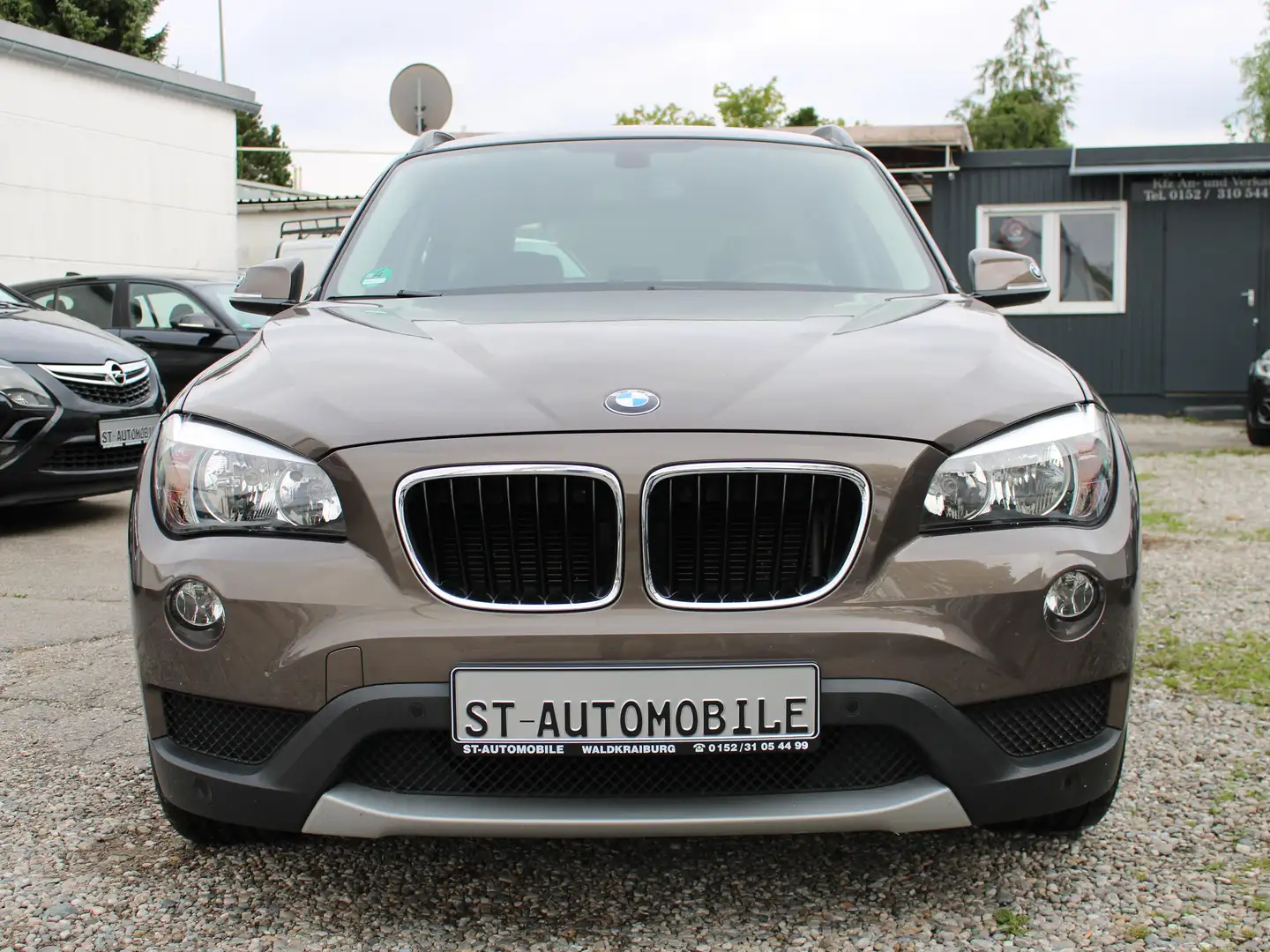 BMW X1 18 i sDrive Braun - 2
