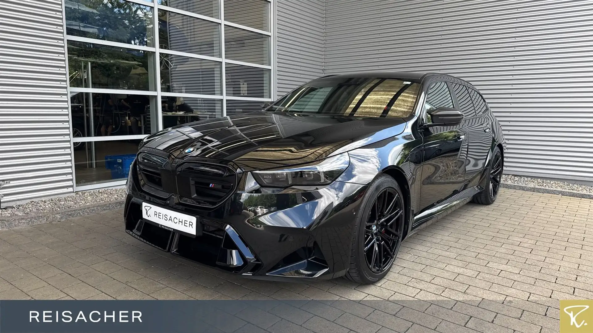 BMW M5 A Tou Pano,AHK,el.Sitz+Mem,DAProf,Leder,Autom Noir - 1