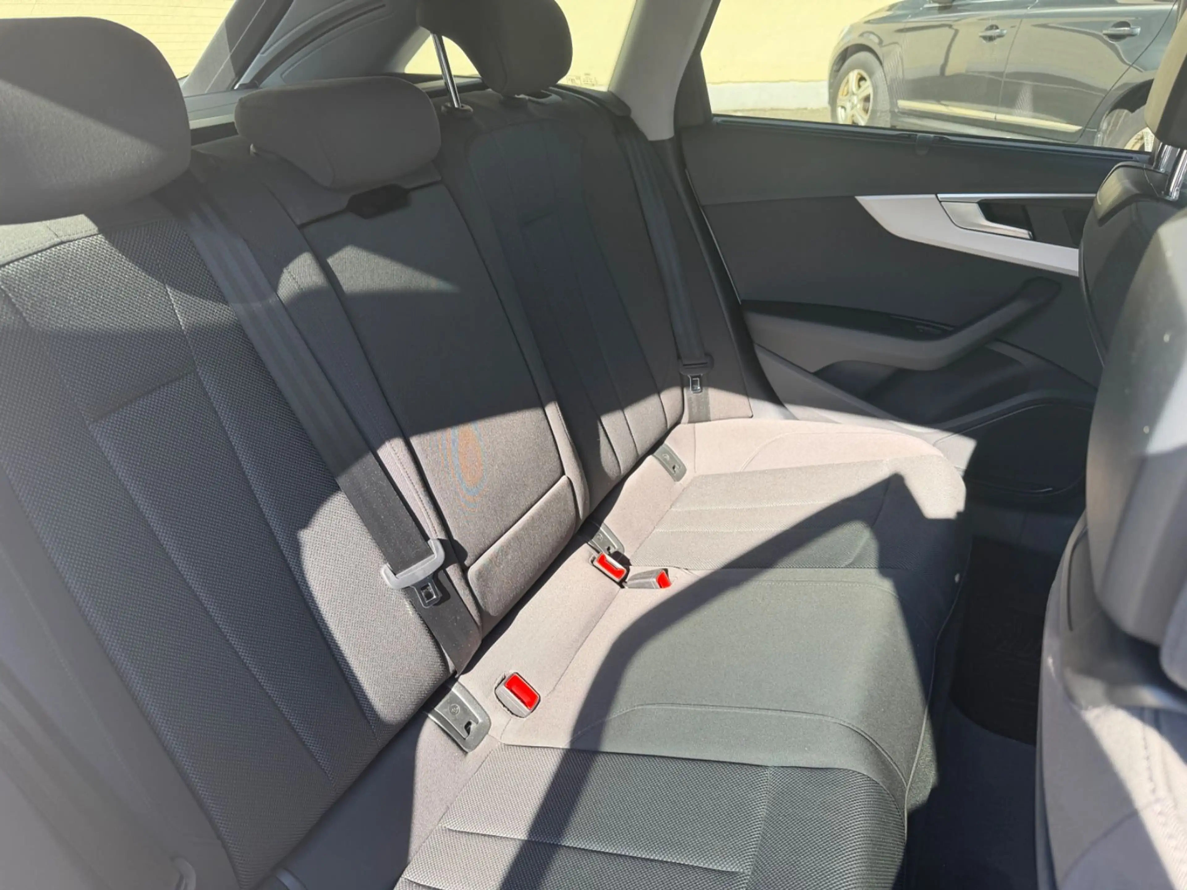 Audi A4 Avant 35 TDI advanced°Aut.°AHK°LED°NAVI° — photo 14