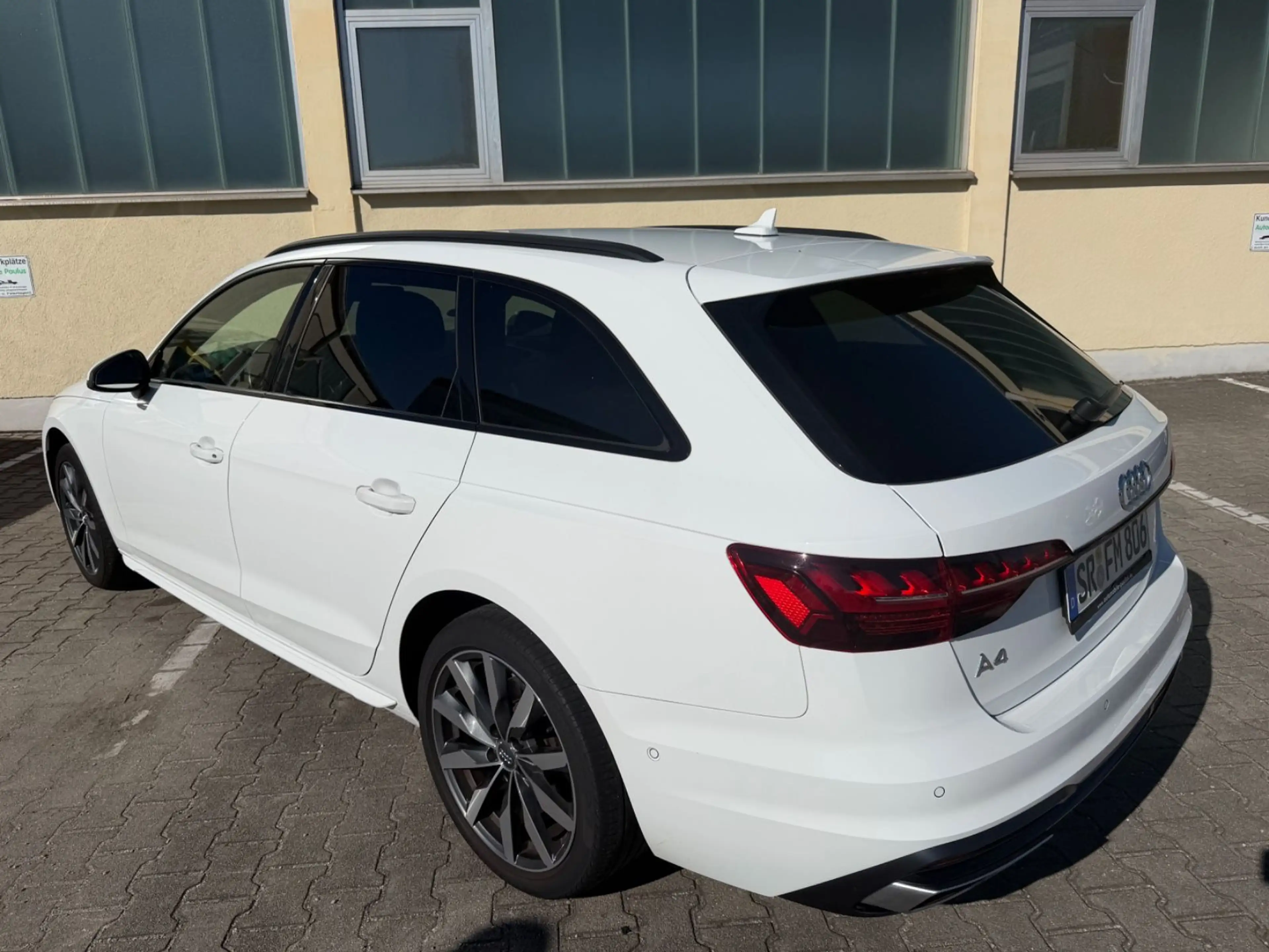 Audi A4 Avant 35 TDI advanced°Aut.°AHK°LED°NAVI° — photo 4