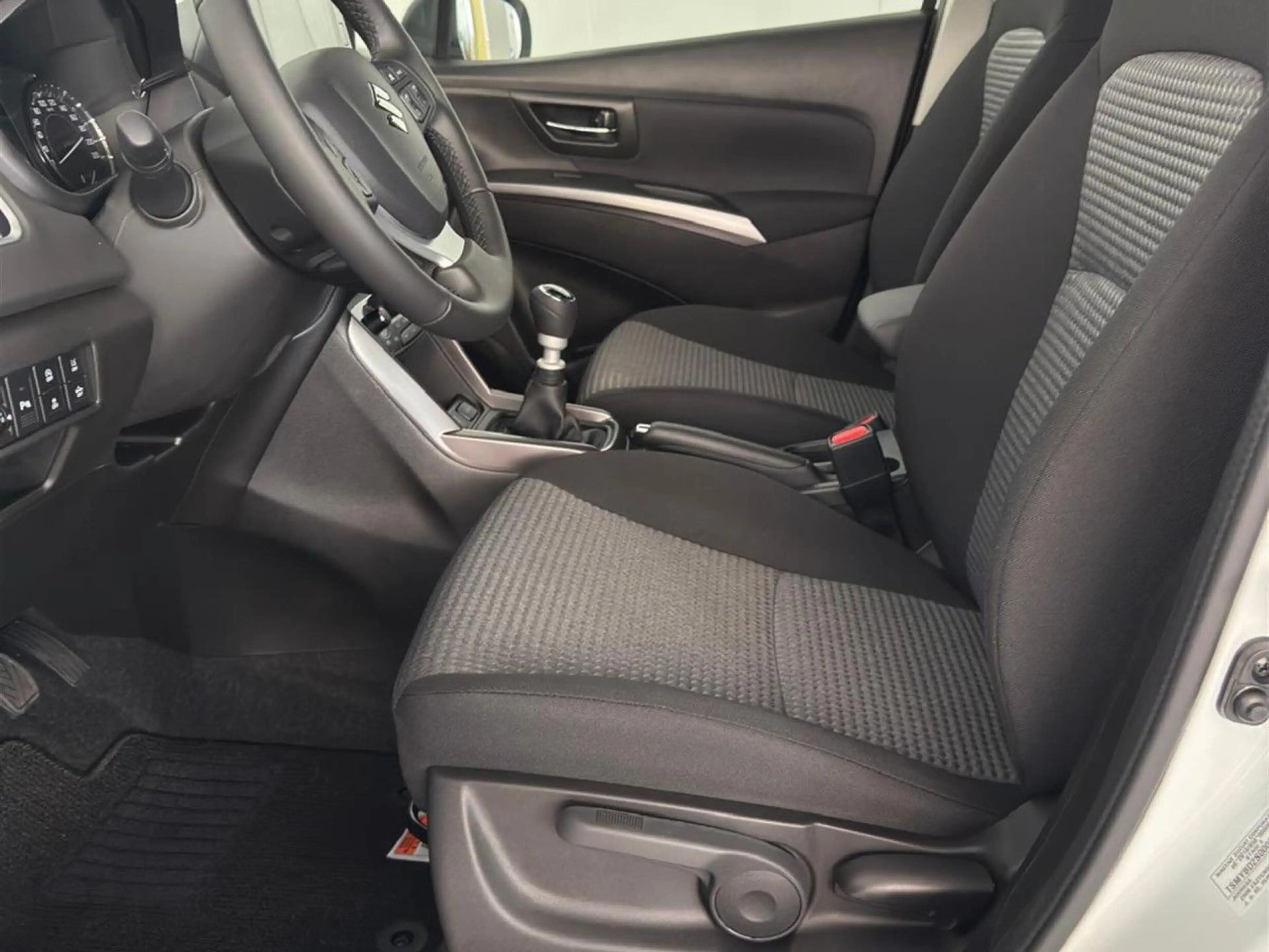 Suzuki SX4 S-Cross S-Cross 1.4 Hybrid Comfort Allgrip AHK RFK PDC Nav — photo 4