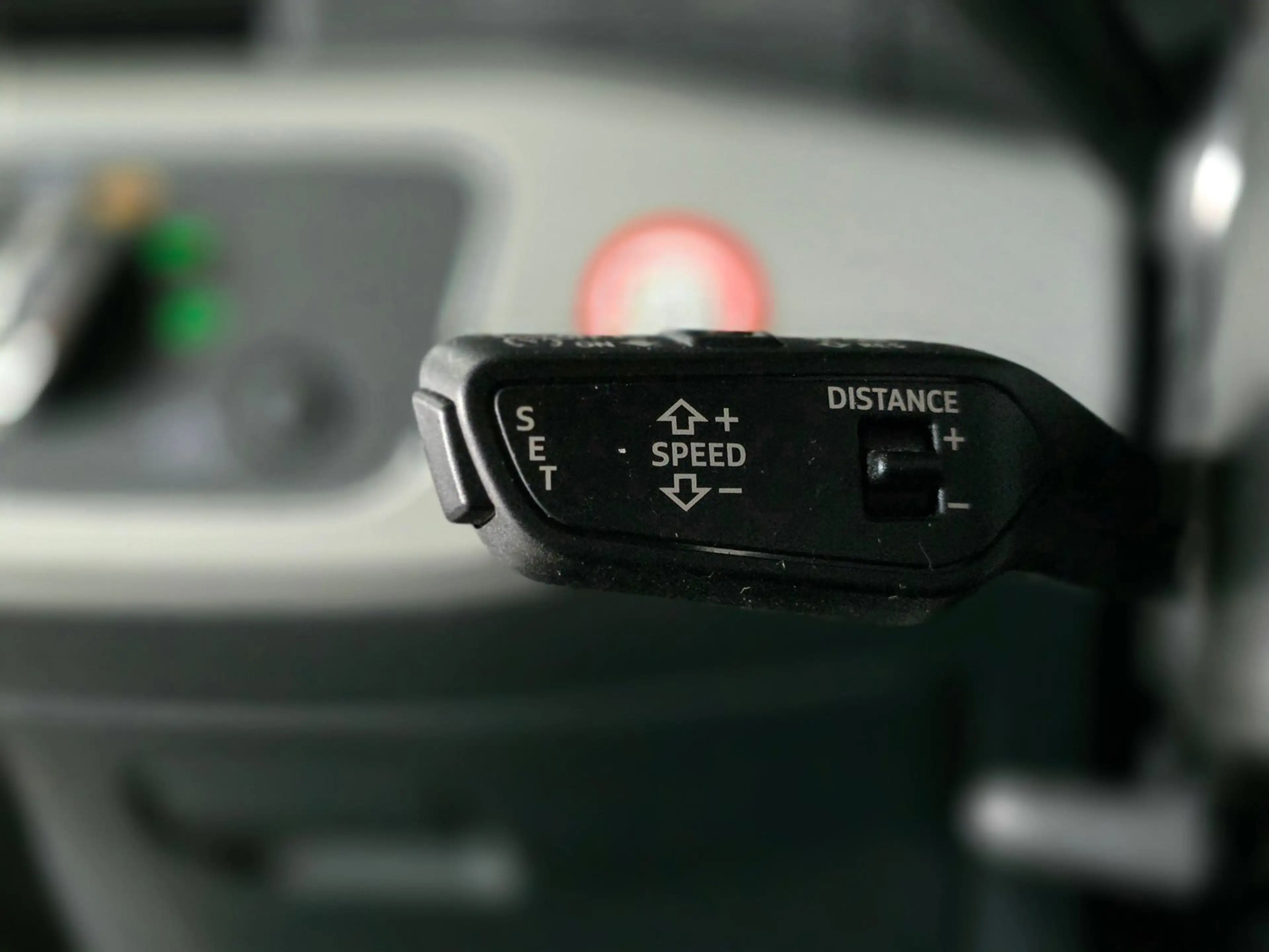 Audi A4 Limousine 30 TDI advanced — photo 11