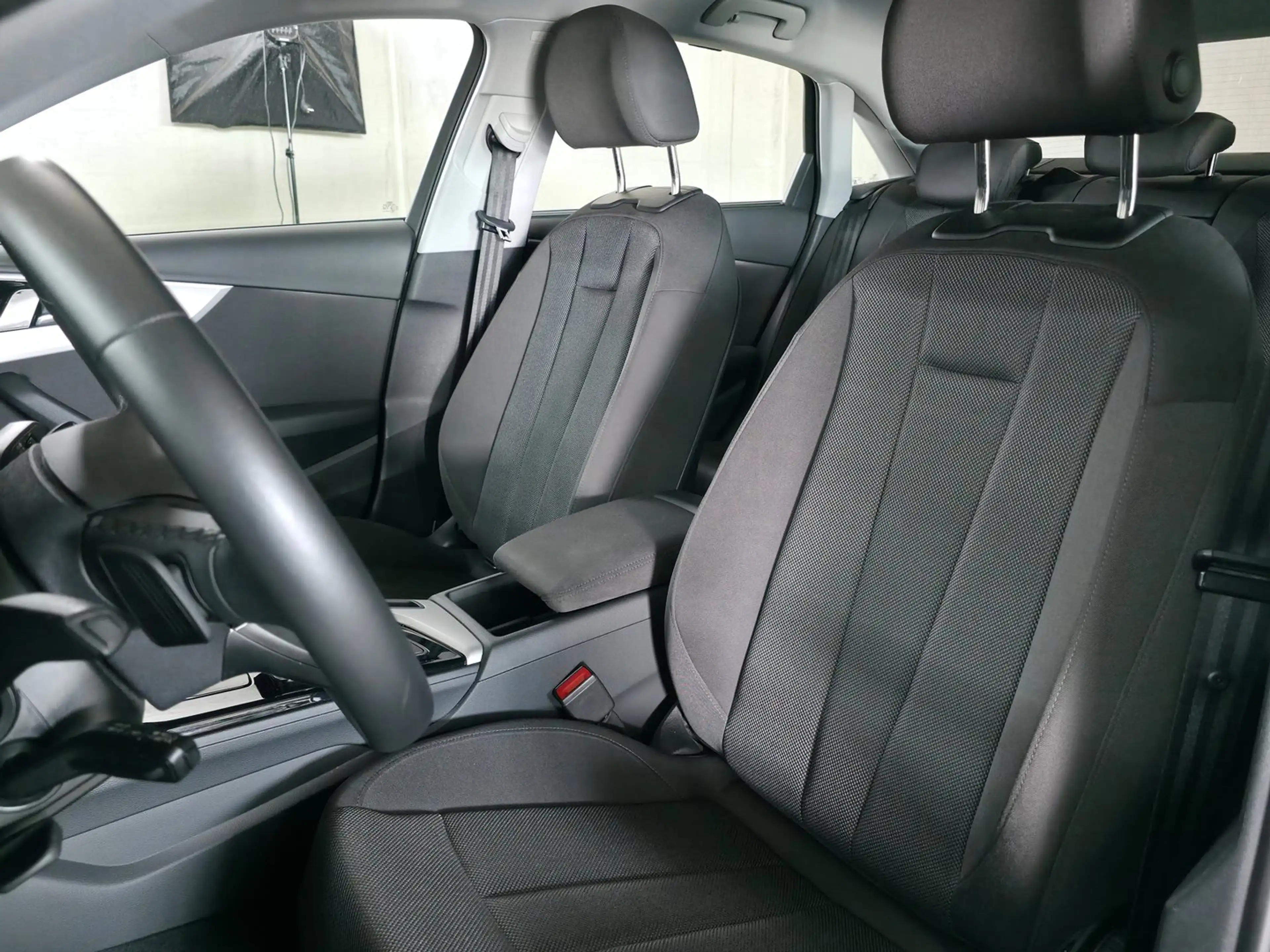 Audi A4 Limousine 30 TDI advanced — photo 13