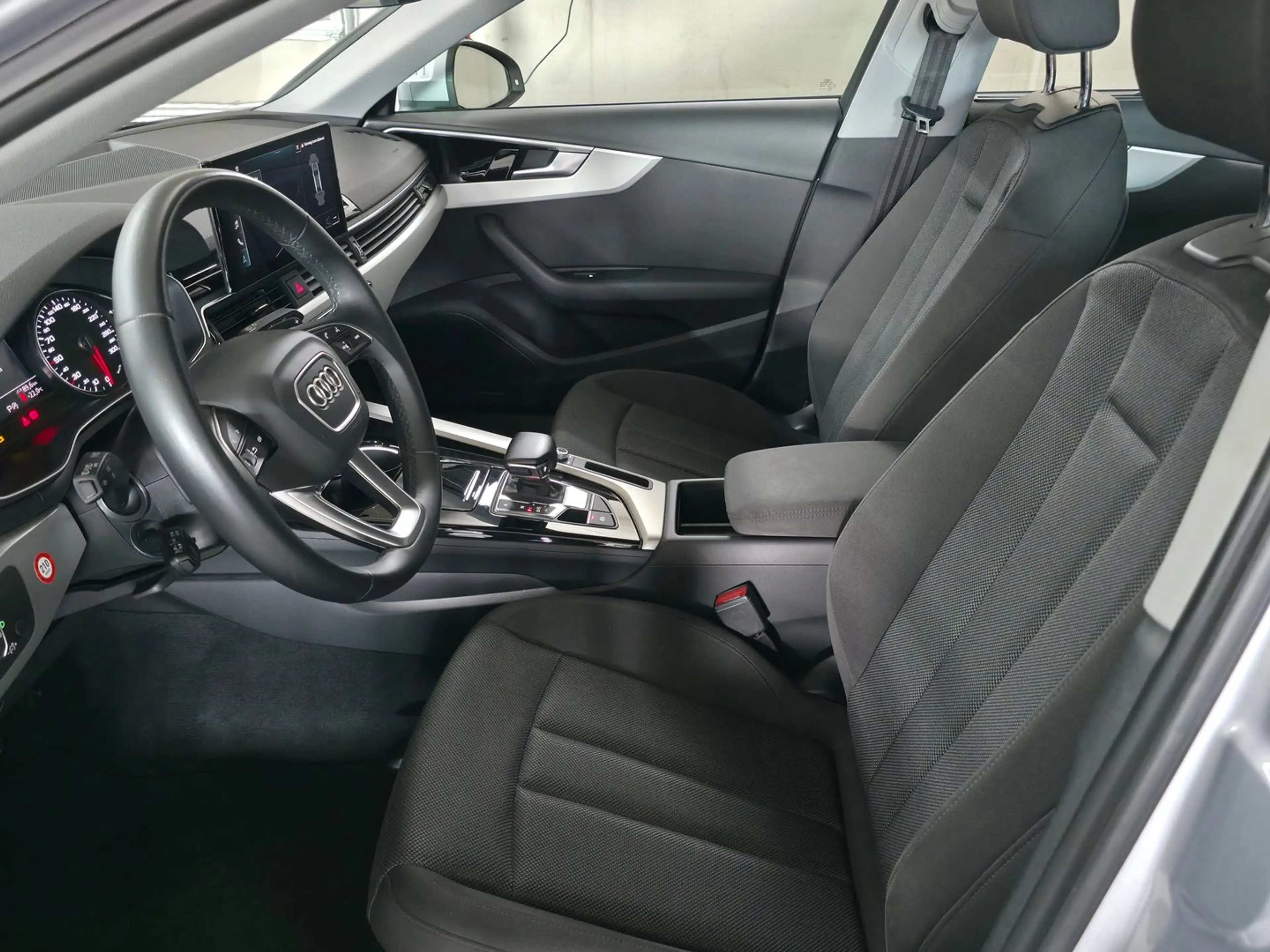 Audi A4 Limousine 30 TDI advanced — photo 14