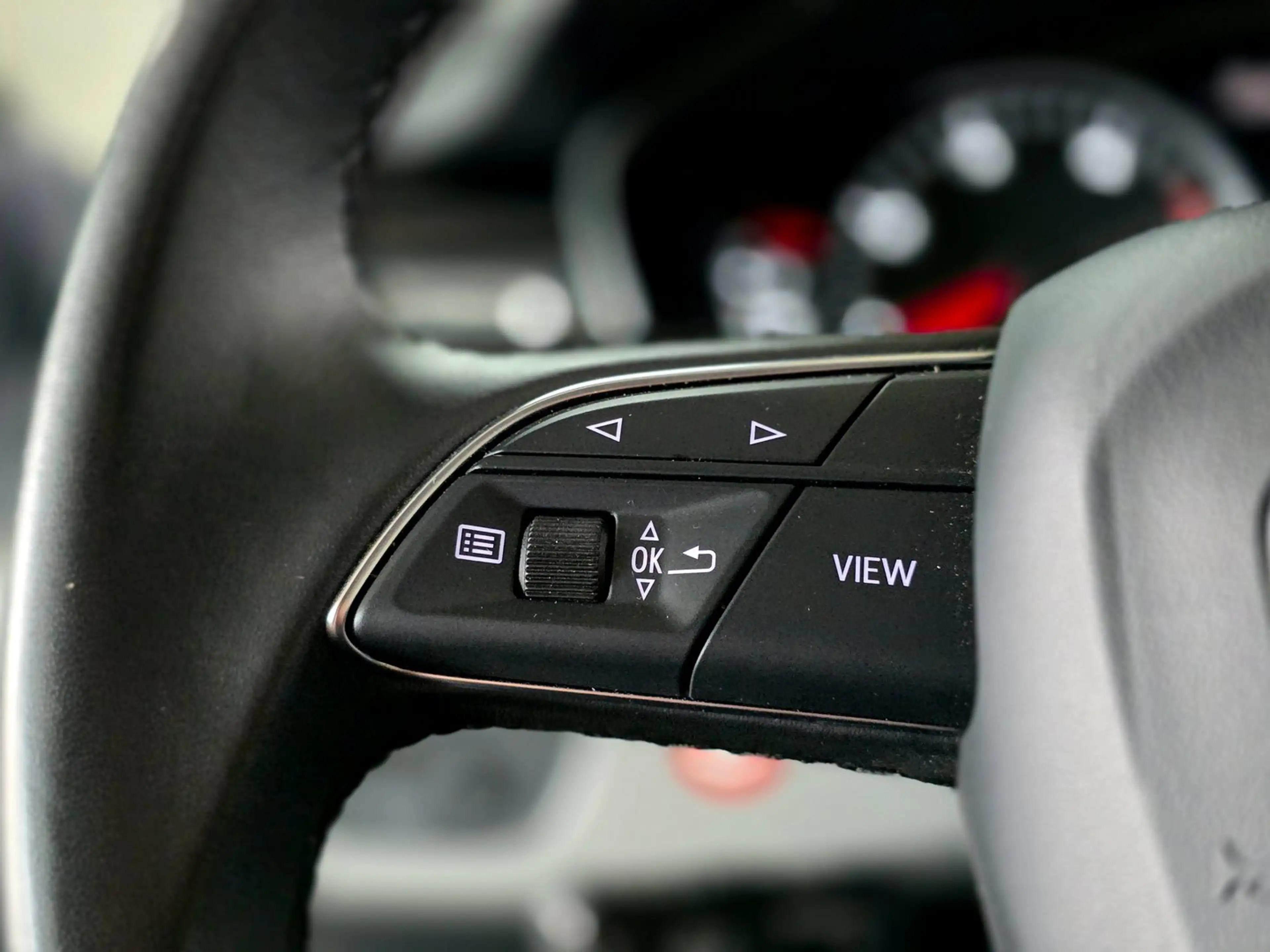 Audi A4 Limousine 30 TDI advanced — photo 9