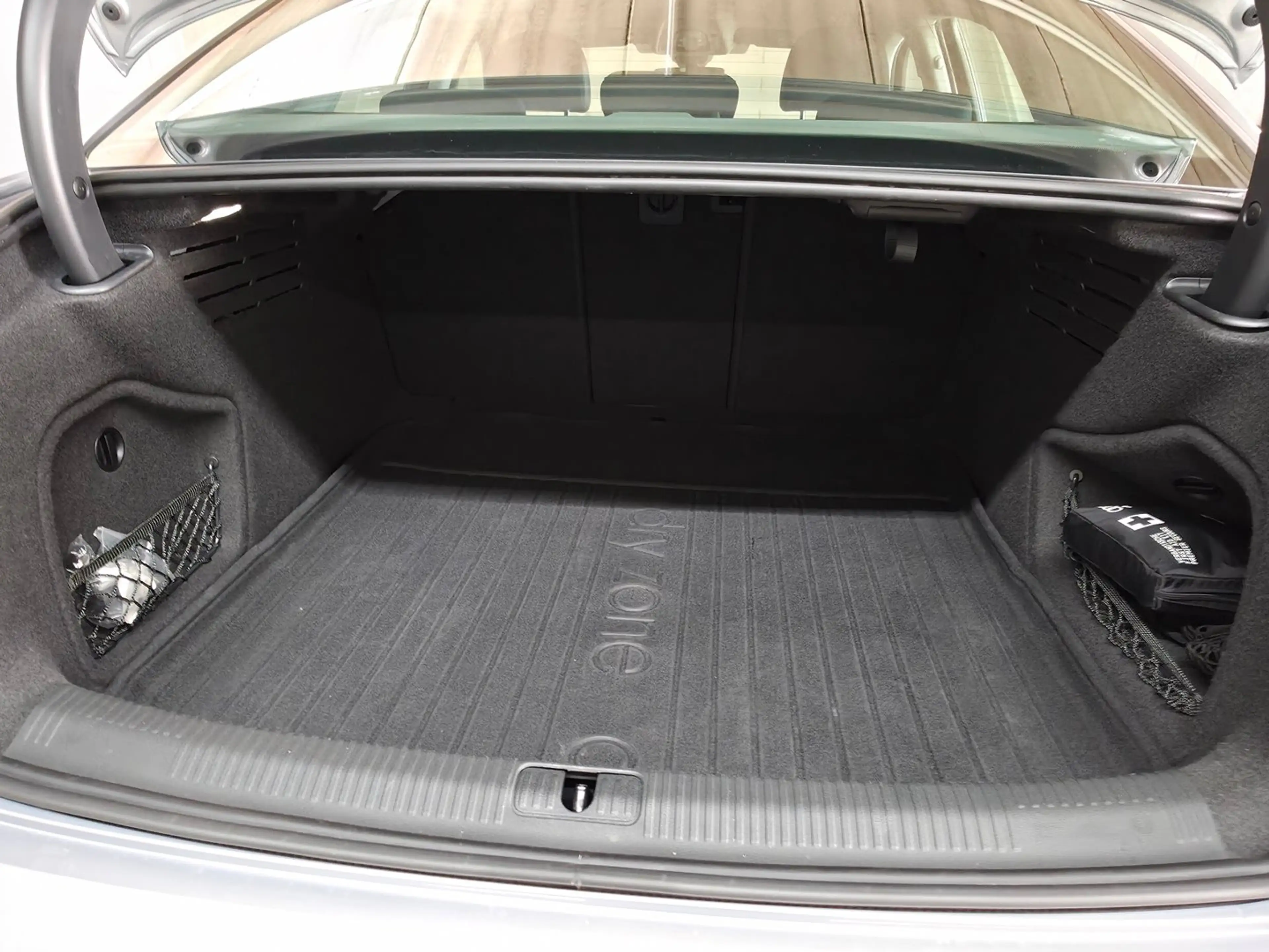 Audi A4 Limousine 30 TDI advanced — photo 8
