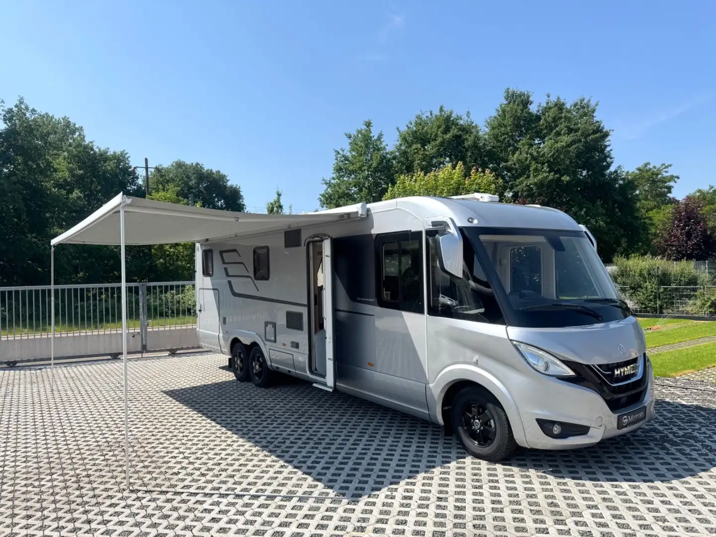 Hymer/Eriba B-Klasse ML I 880/8,99m/SAT/TV/2xKlima/Solar/Hub Silber - 1
