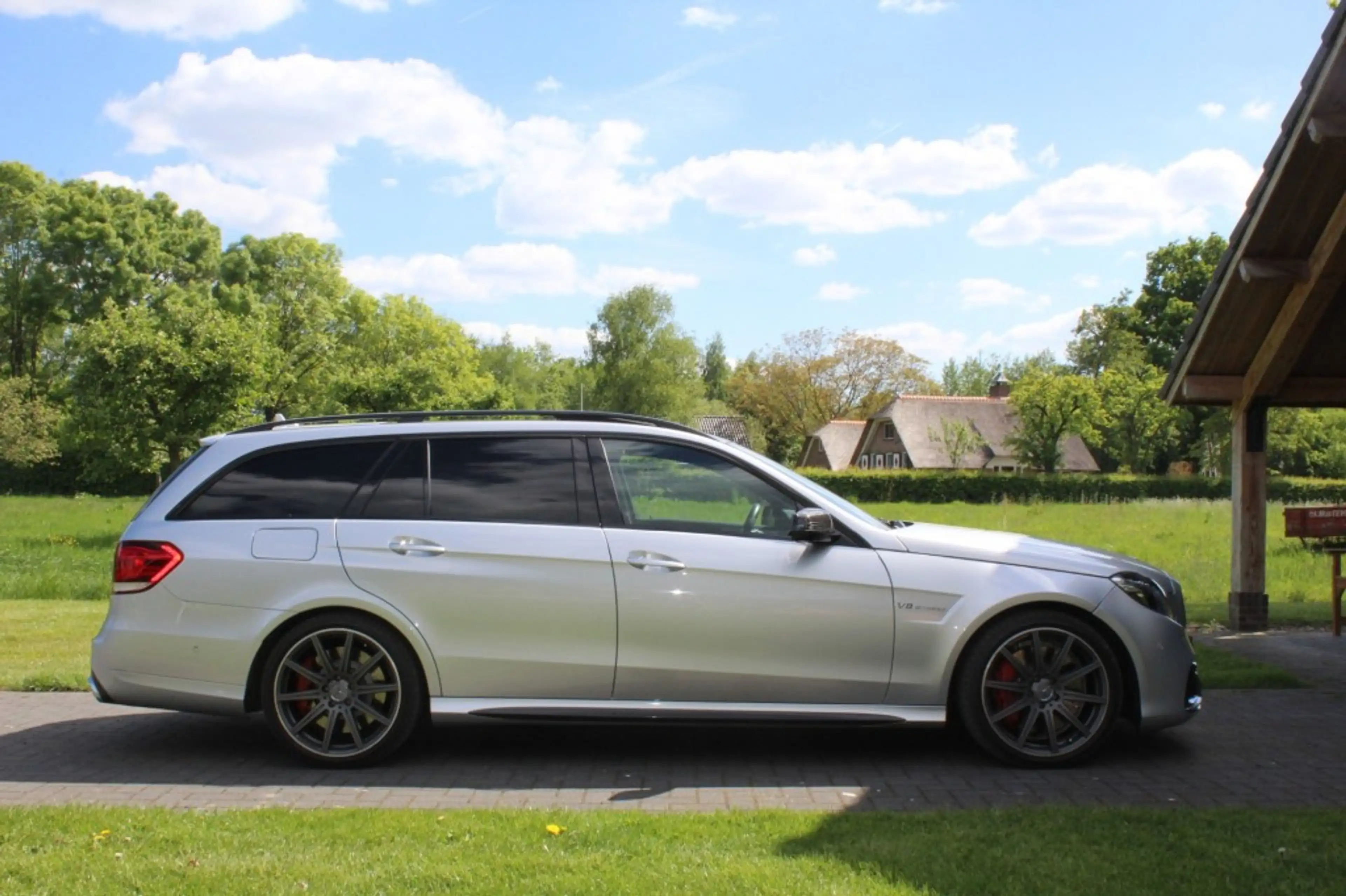 Mercedes-Benz E 63 AMG - — photo 5