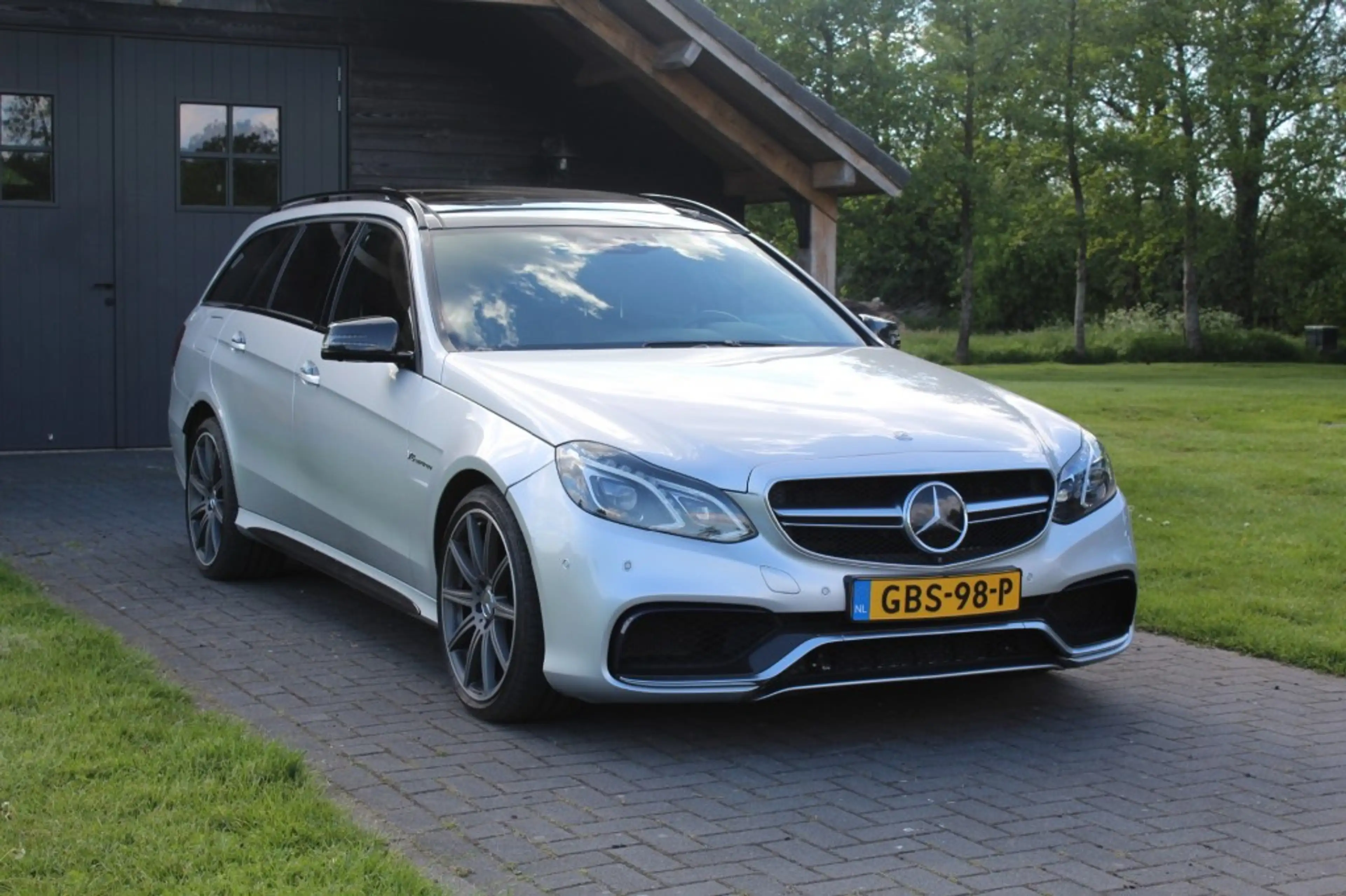 Mercedes-Benz E 63 AMG - — photo 3