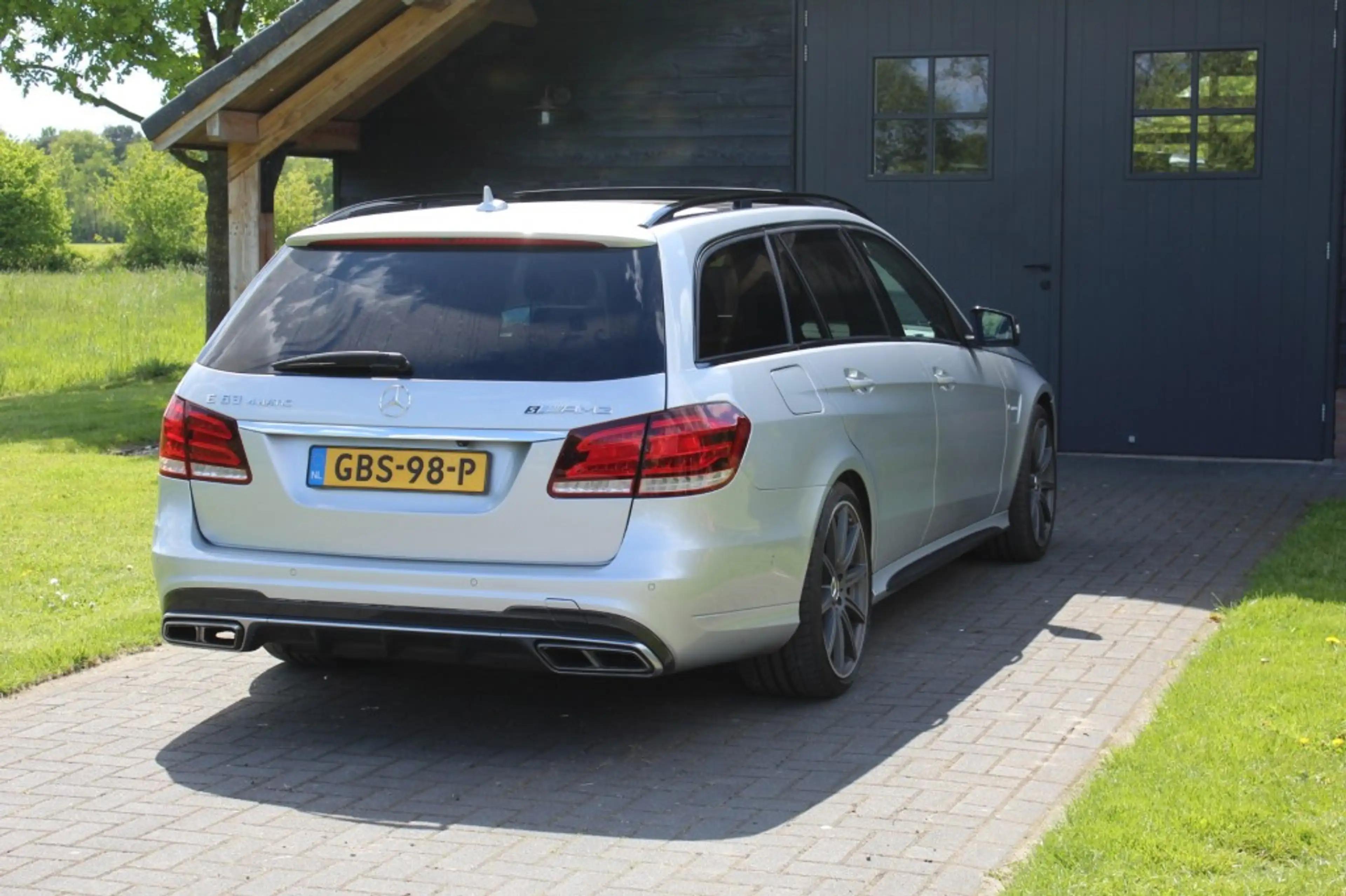 Mercedes-Benz E 63 AMG - — photo 2