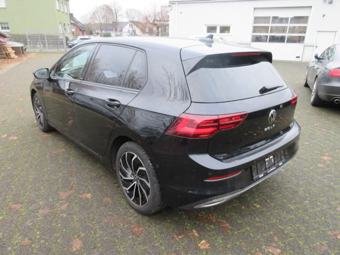 Volkswagen Golf Active 1.5 eTSI DSG NAVI PANORAMA KAMERA IQ LIGHT ACC APS SITZHEIZUNG CLIMATRONIC Schwarz - 2