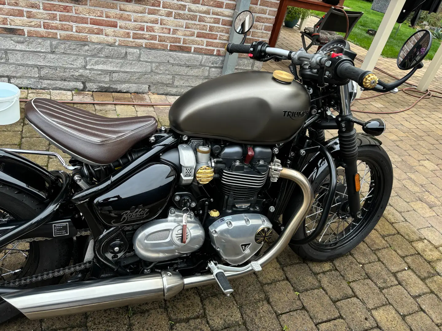Triumph Bonneville Bobber Groen - 1