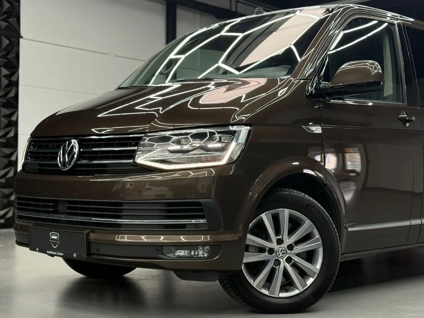 Volkswagen T6 Multivan Highline ACC/LED/STANDH/ALCANT/KAMER Brun - 2