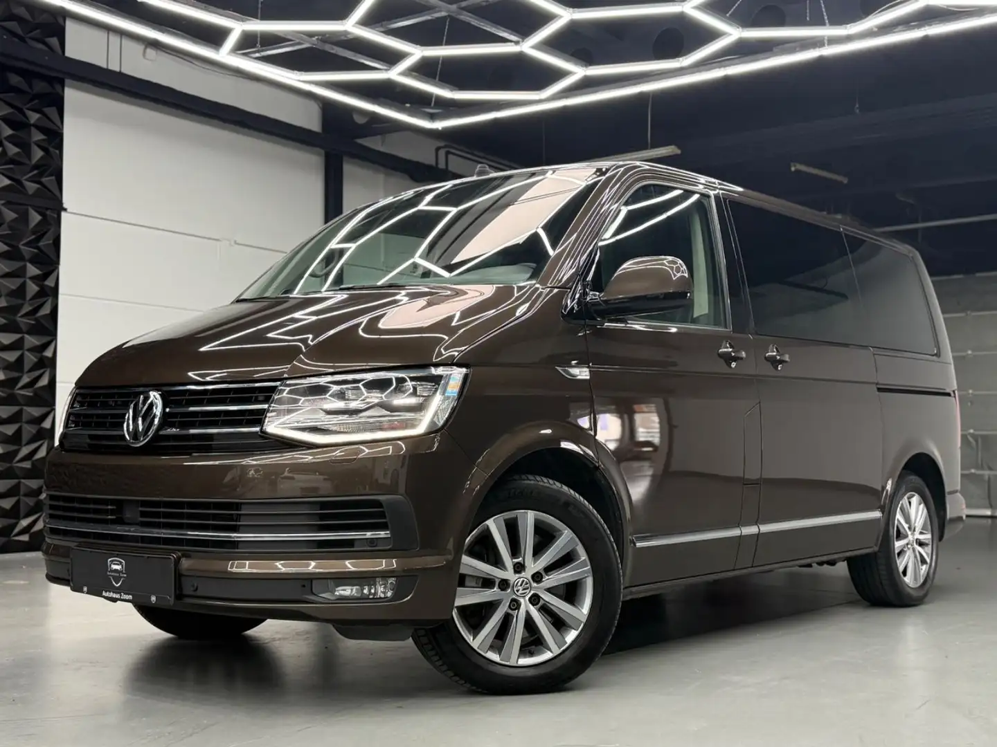 Volkswagen T6 Multivan Highline ACC/LED/STANDH/ALCANT/KAMER Brun - 1