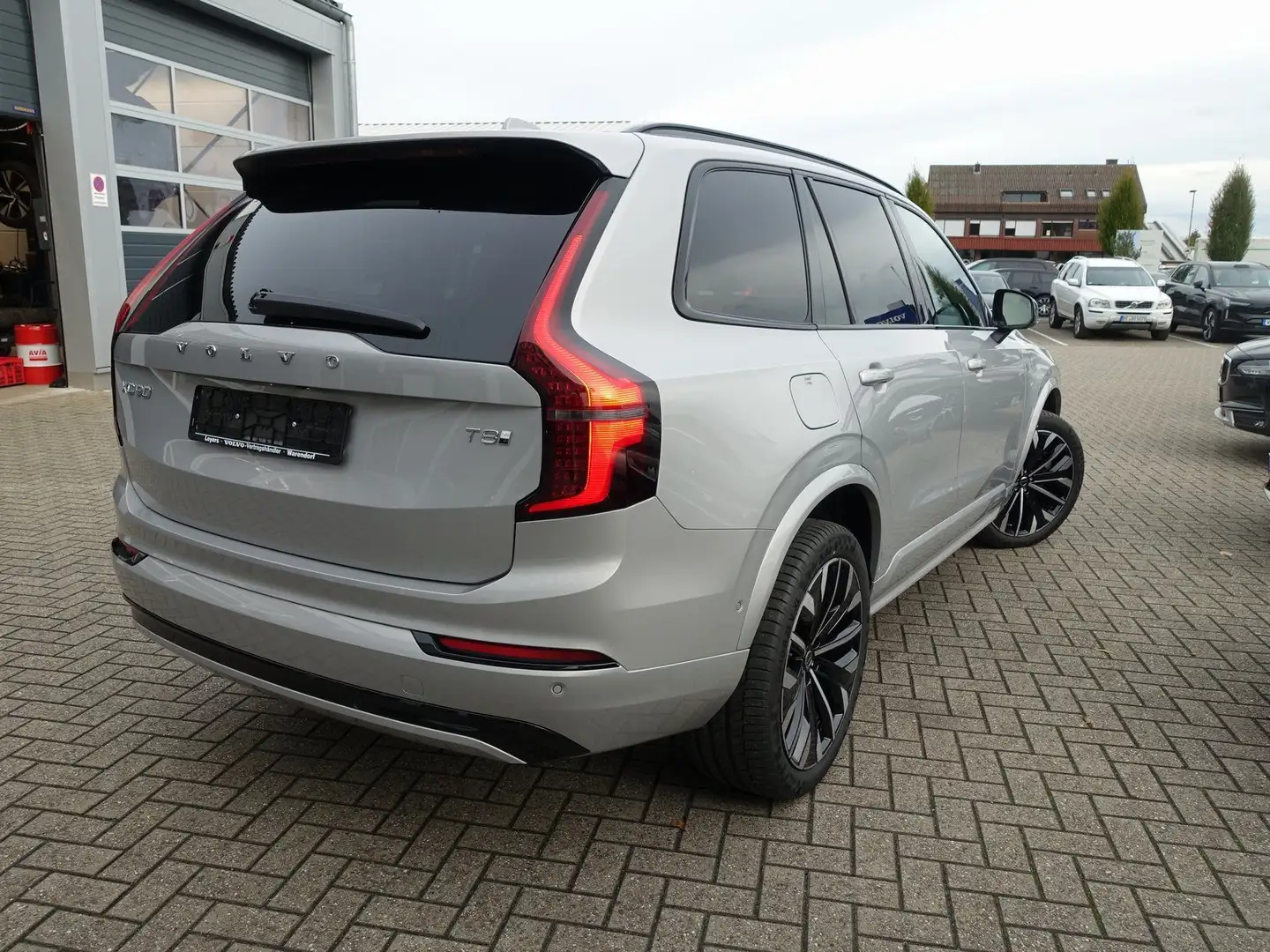 Volvo XC90 Plus Dark T8 AWD Plug-in Hybrid/Pano/360° Silber - 2