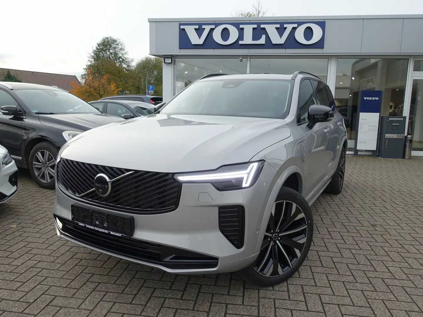Volvo XC90 Plus Dark T8 AWD Plug-in Hybrid/Pano/360° Silber - 1