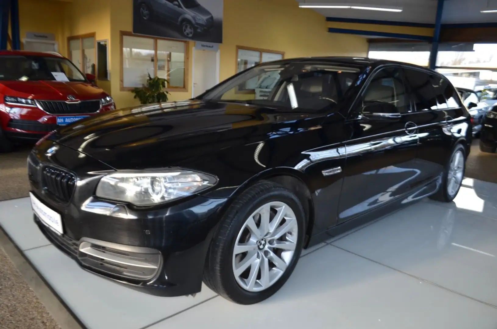 BMW 530 d Touring xDrive XENON / NAVI / LEDER /R-KAM Schwarz - 1