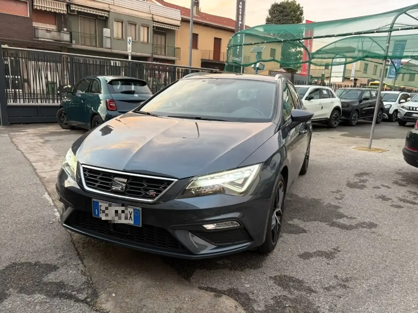 SEAT Leon 1.5 TGI DSG ST FR Gris - 2