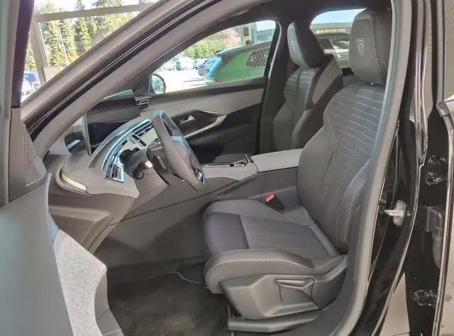 Peugeot 3008 view 11
