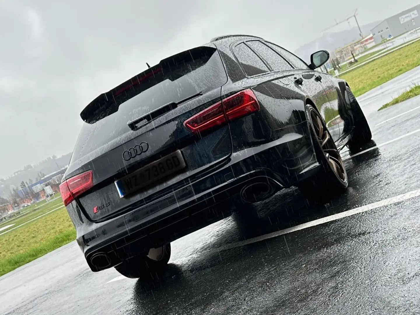 Audi RS6 RS6 Avant performance 4,0 TFSI COD tiptronic COD Schwarz - 2