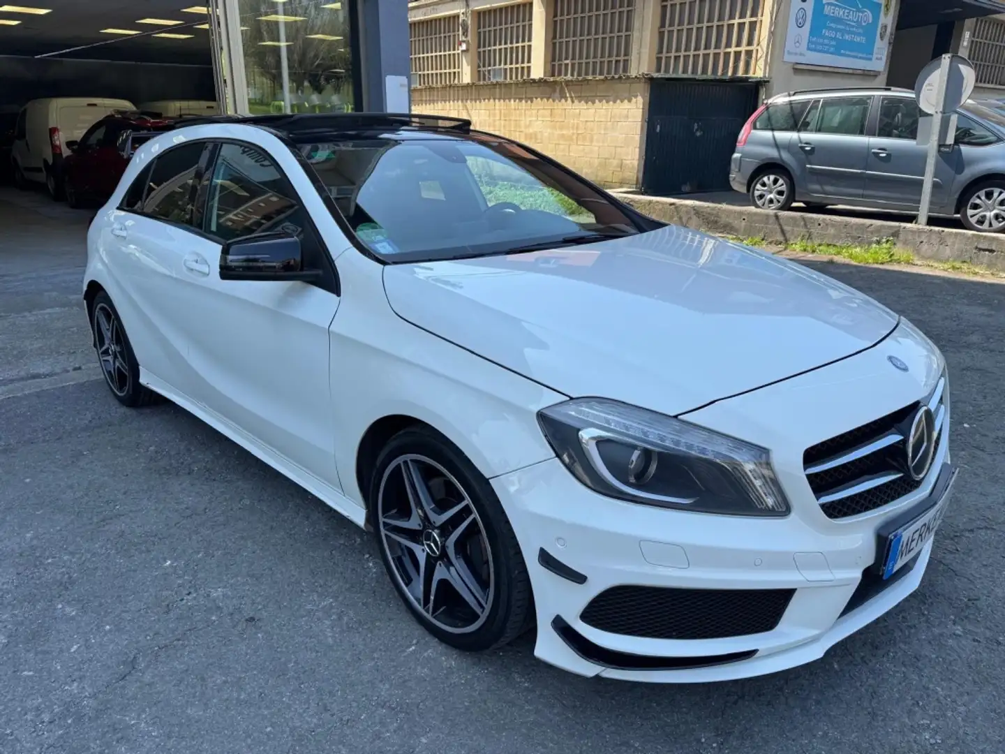 Mercedes-Benz A 250 BE AMG Sport 7G-DCT Blanco - 2