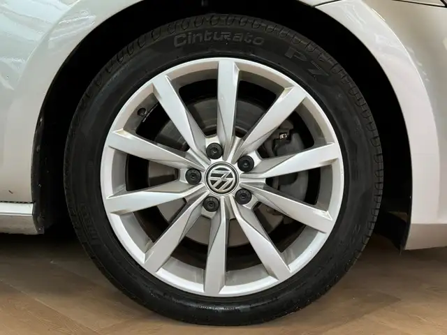 Volkswagen Golf view 5