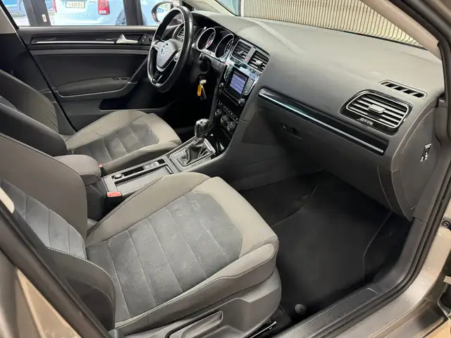 Volkswagen Golf view 14