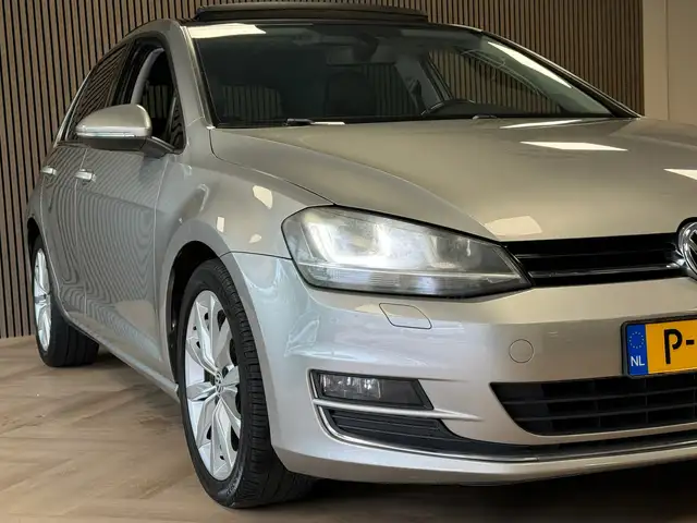 Volkswagen Golf view 4