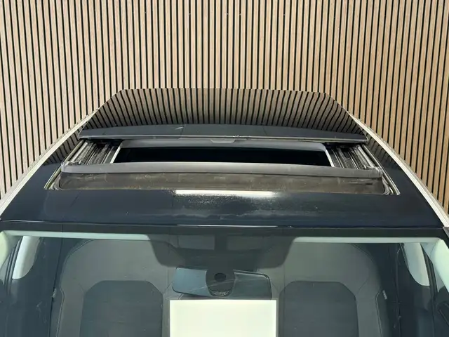 Volkswagen Golf view 6
