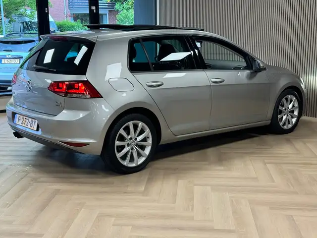Volkswagen Golf view 13