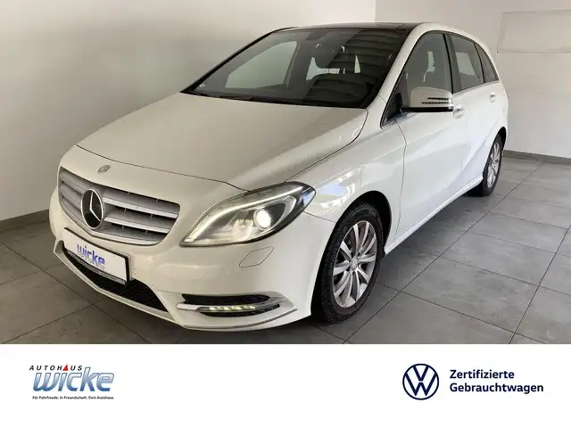 Mercedes-Benz B -Klasse 1.6 B 180 NAVI KLIMA LM FELGEN PANO SITZ