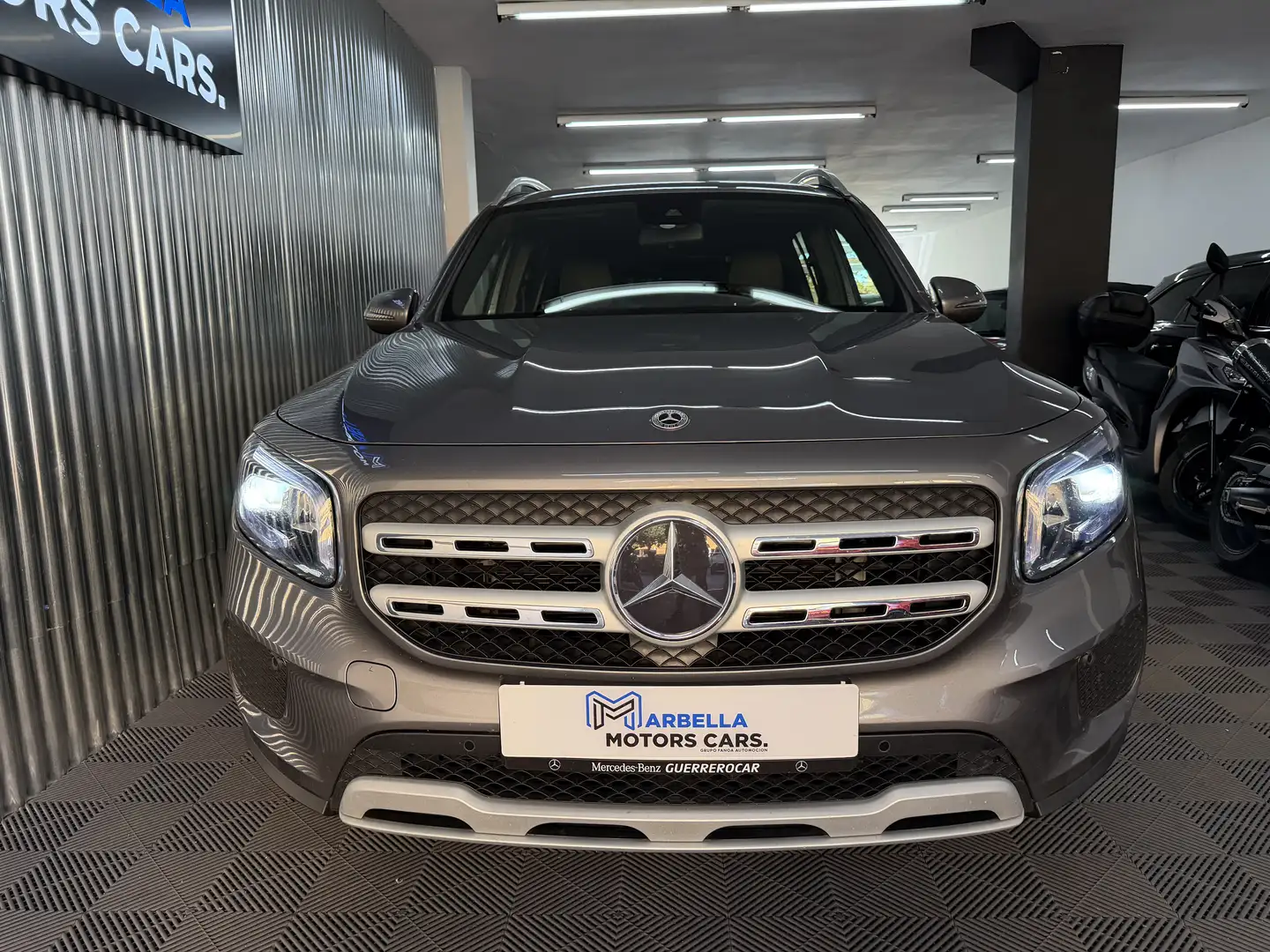 Mercedes-Benz GLB 220 220d 4Matic 8G-DCT Gris - 2