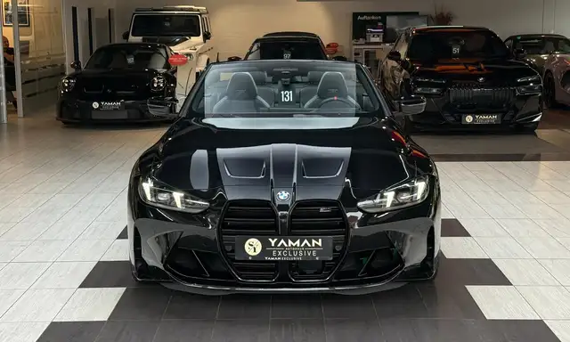 BMW M4 view 3
