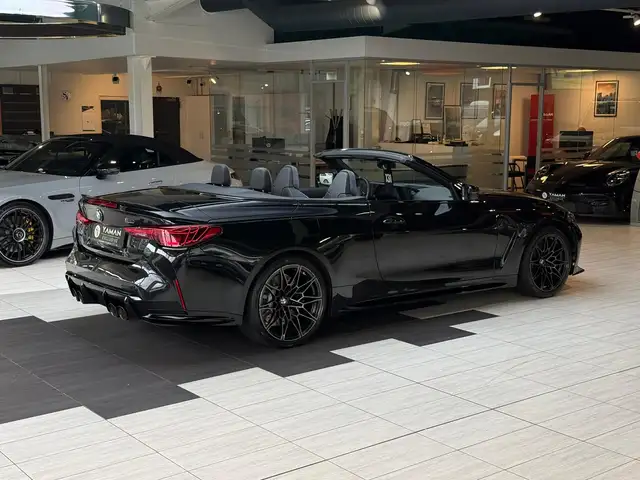 BMW M4 view 5