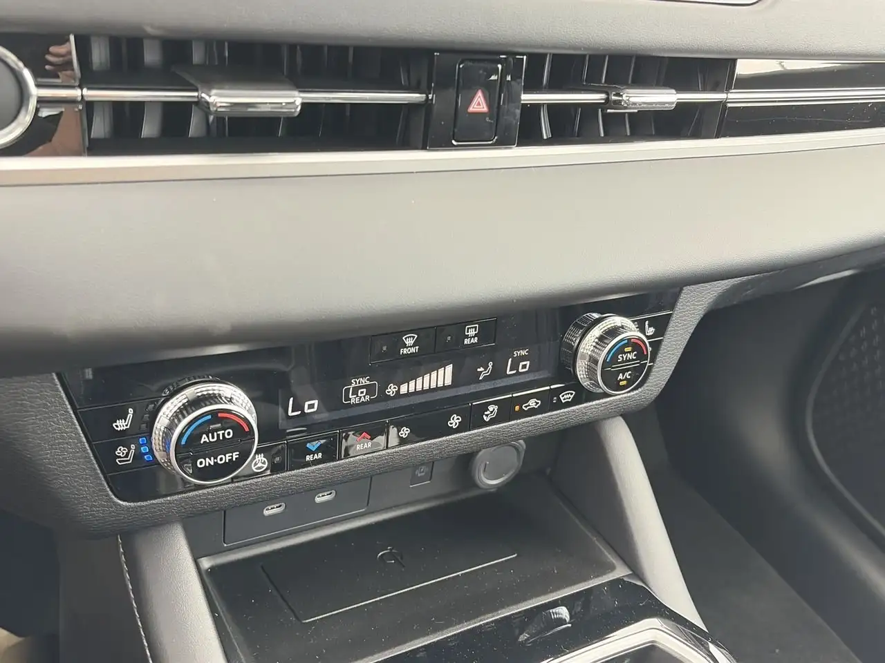 Mitsubishi Outlander photo Mitsubishi Outlander