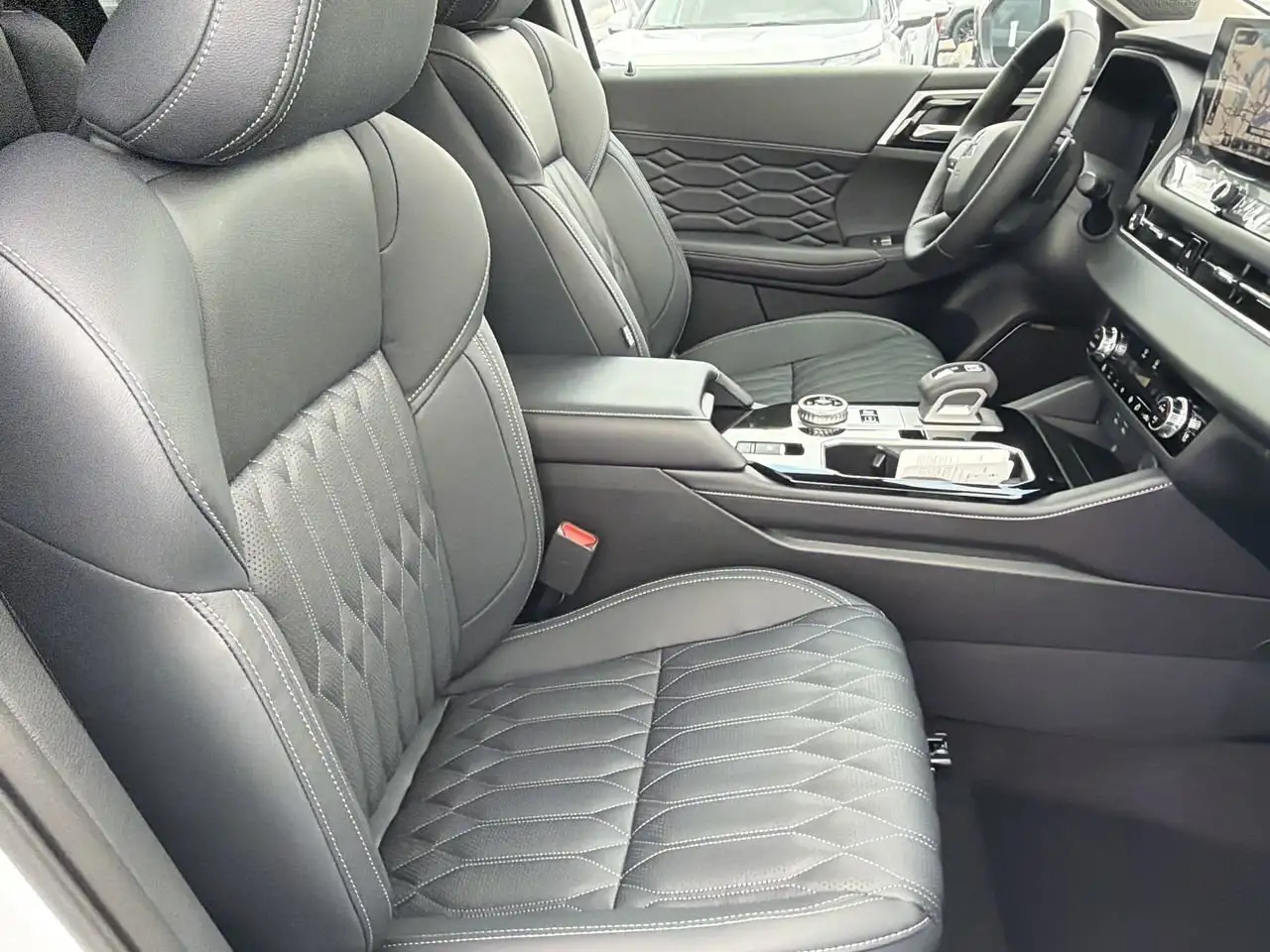 Mitsubishi Outlander photo Mitsubishi Outlander