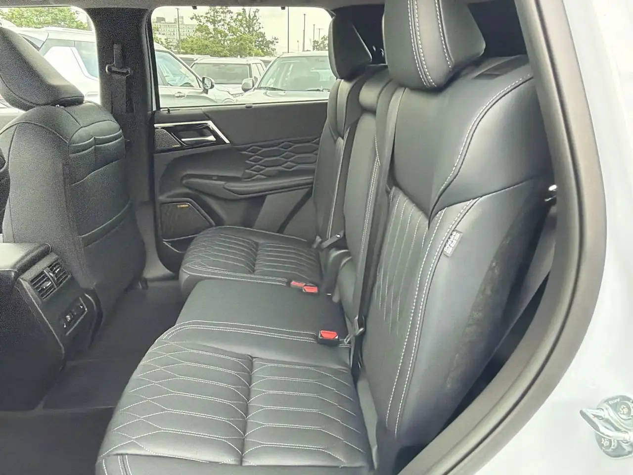 Mitsubishi Outlander photo Mitsubishi Outlander