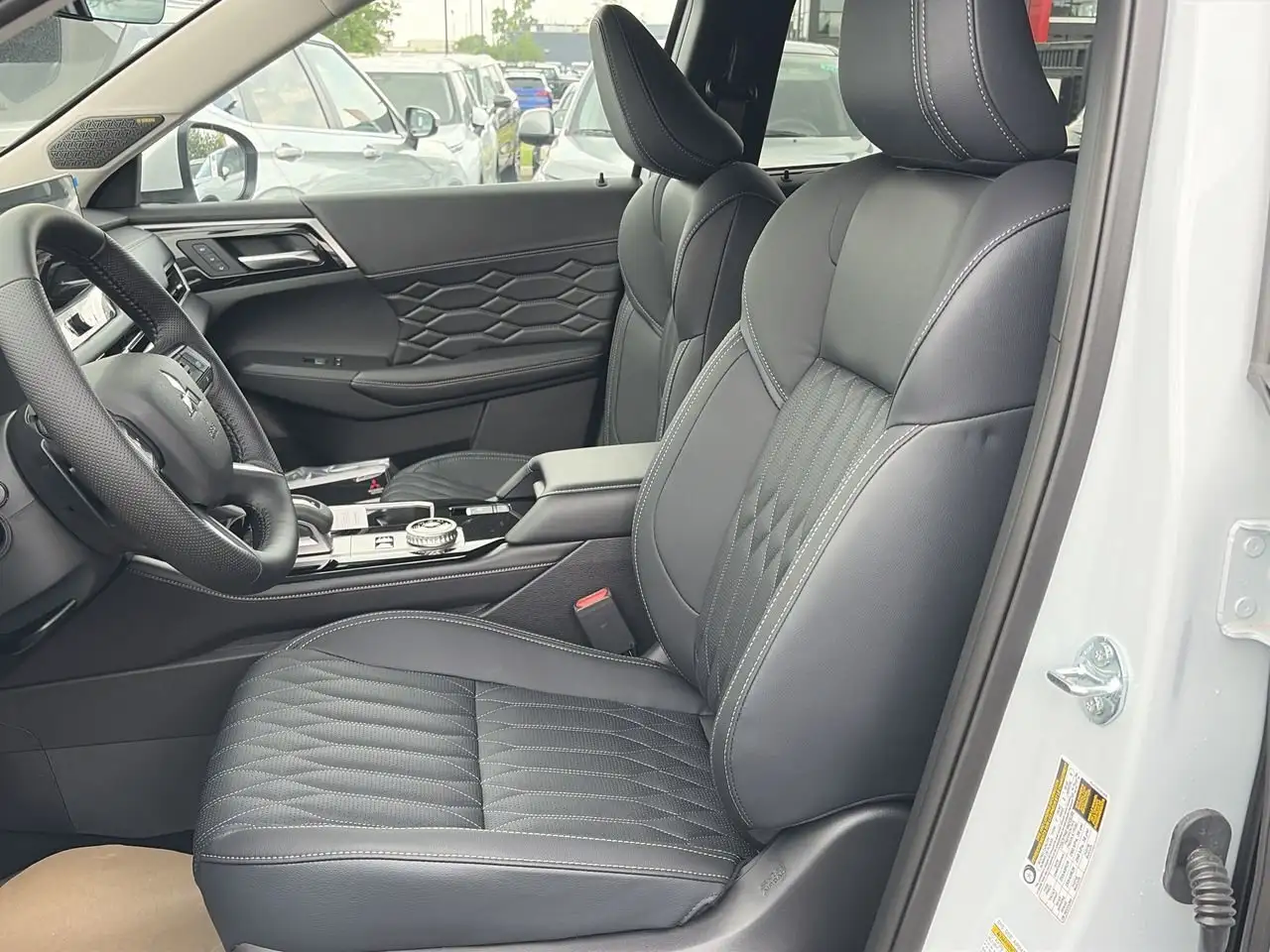 Mitsubishi Outlander photo Mitsubishi Outlander