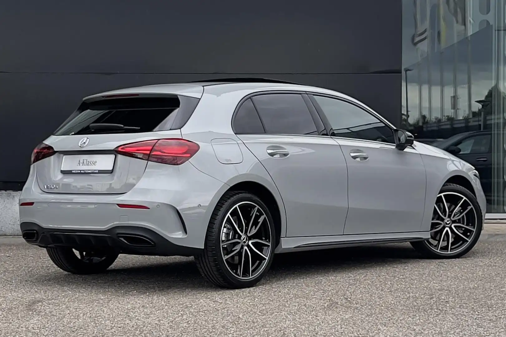 Mercedes-Benz A 250 A 250e Automaat Business Solution AMG | MANUFAKTUR Grijs - 2