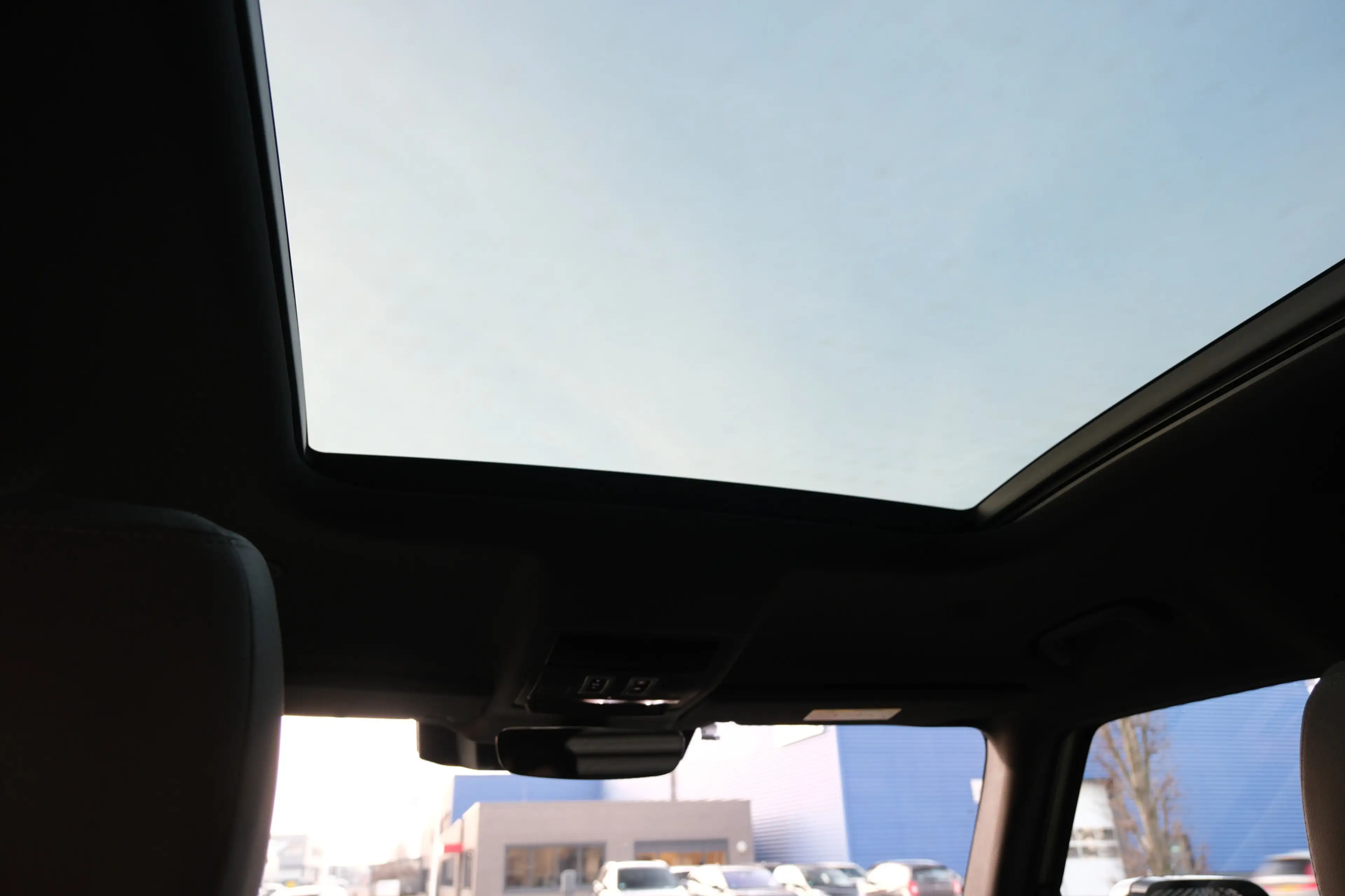 Land Rover Defender 110 2.0 P400e 110 SE / 22 Inch Black / Black Pack — photo 27