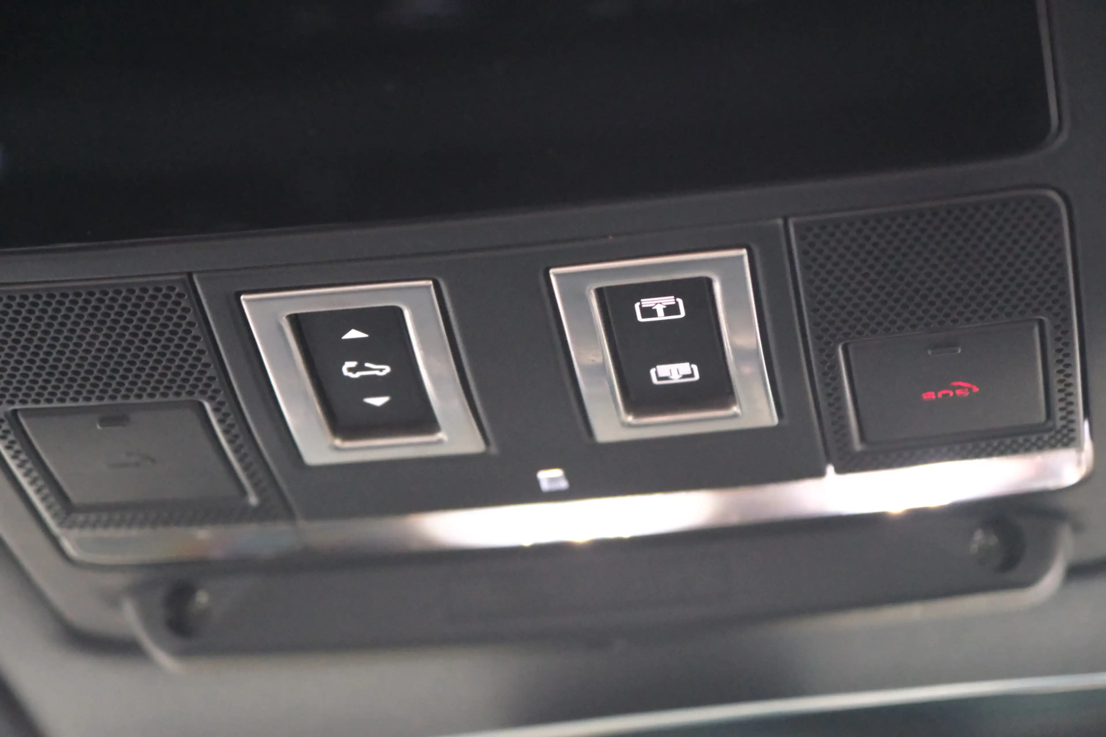 Land Rover Defender 110 2.0 P400e 110 SE / 22 Inch Black / Black Pack — photo 26