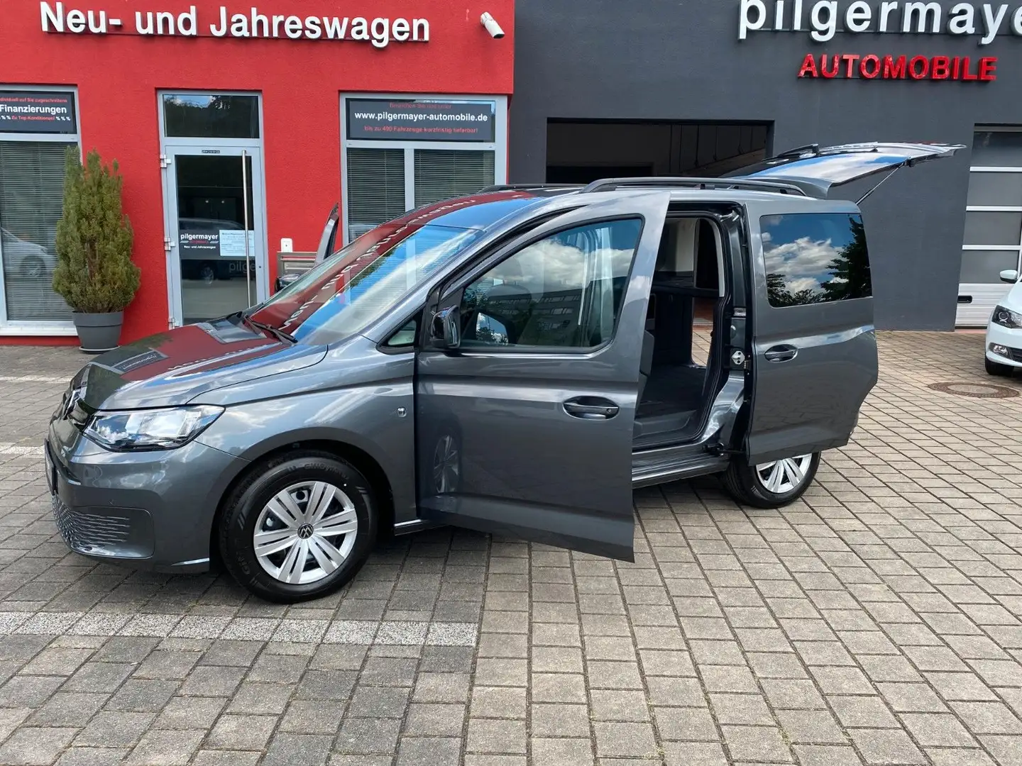 Volkswagen Caddy Family DSG+AHK+Kamera+SHZ+PDC+APP-Navi+Sun Grau - 2