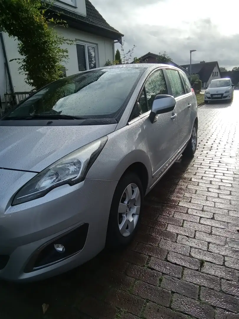 Peugeot 5008 Stříbrná - 2