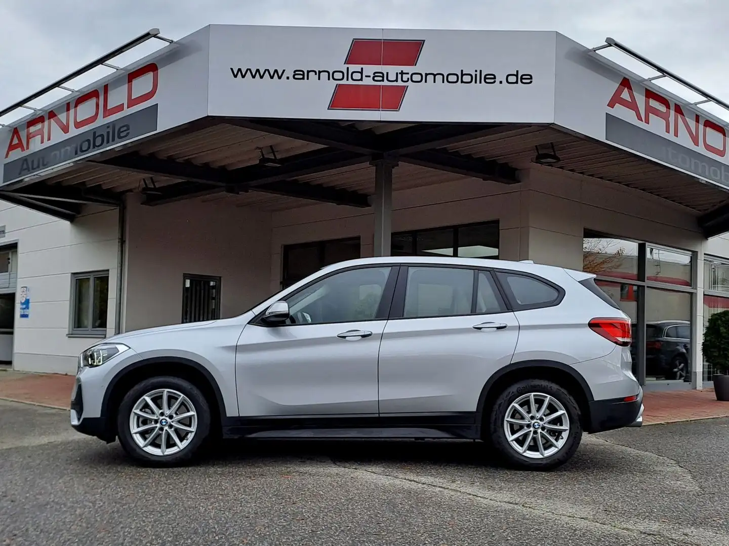 BMW X1 sDrive20i Steptronic DCT (1. Hand,unfallfrei) Silber - 1