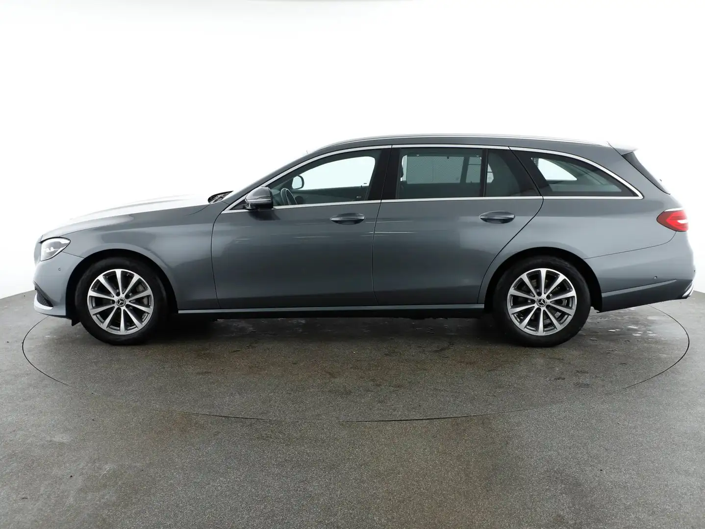 Mercedes-Benz E 220 220 d T 4MATIC Aut. Grau - 2