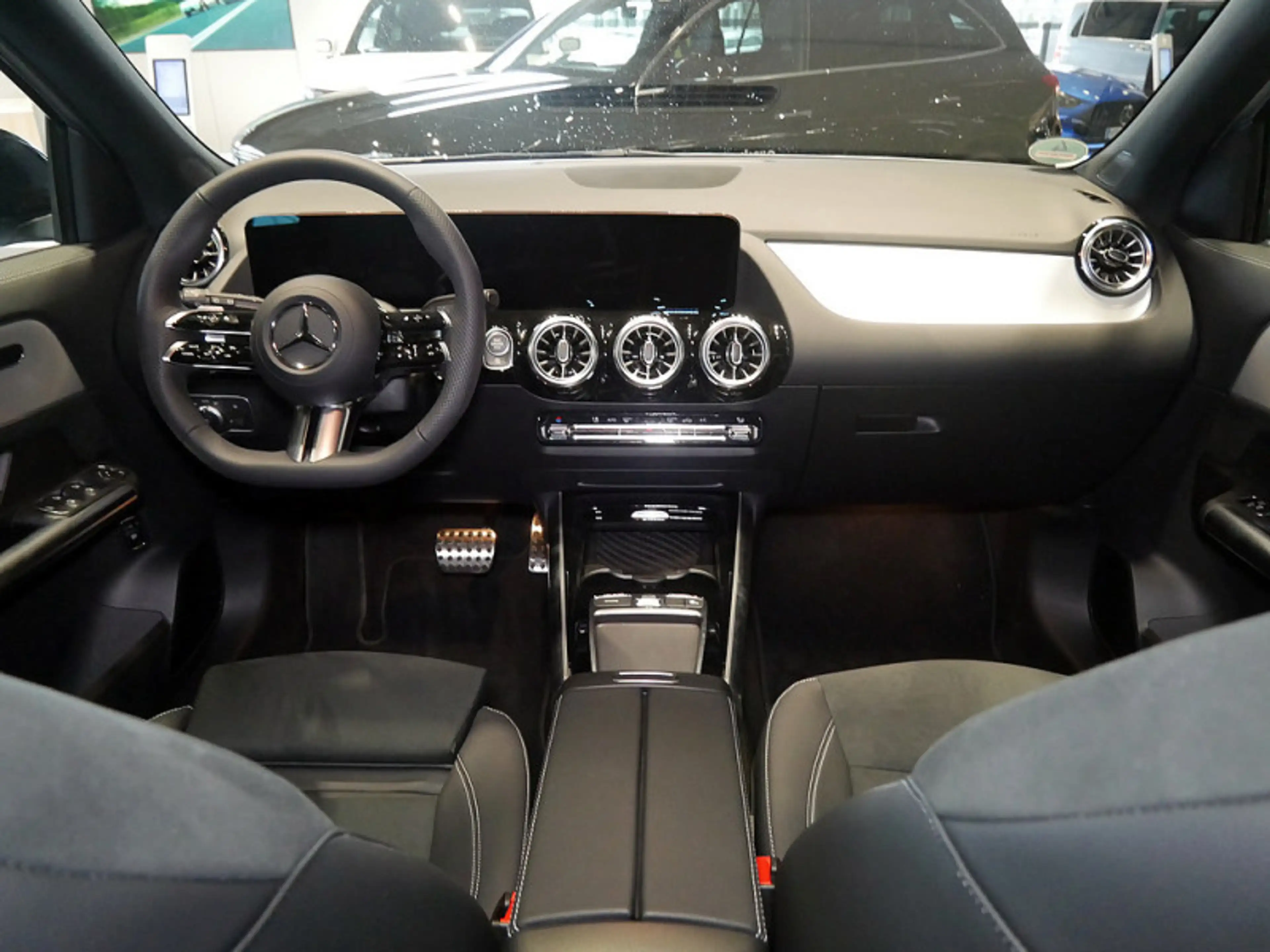 Mercedes-Benz GLA 220 d 4MATIC AMG NIGHT 360 AHK KAMERA PANO — photo 7