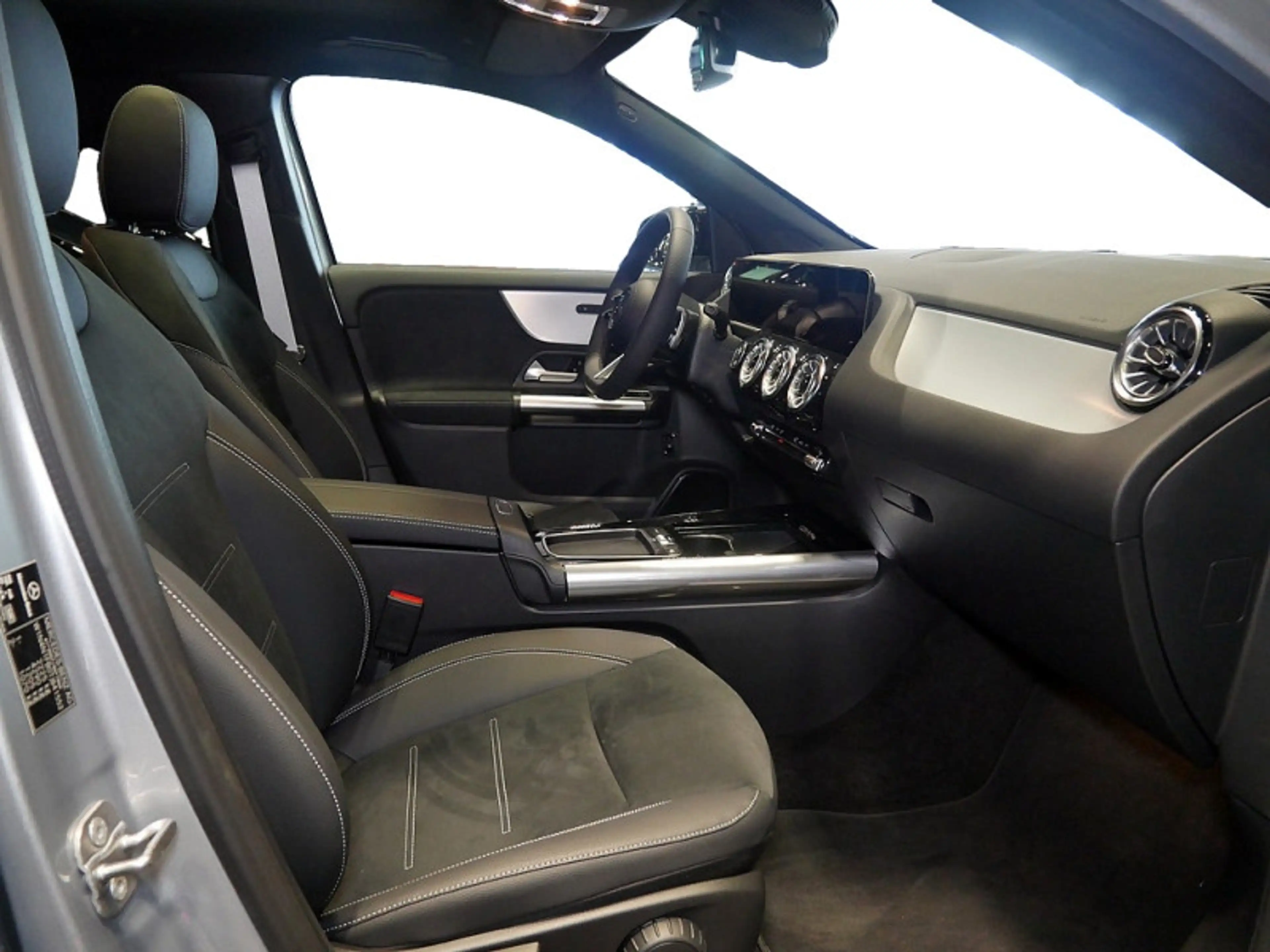 Mercedes-Benz GLA 220 d 4MATIC AMG NIGHT 360 AHK KAMERA PANO — photo 5