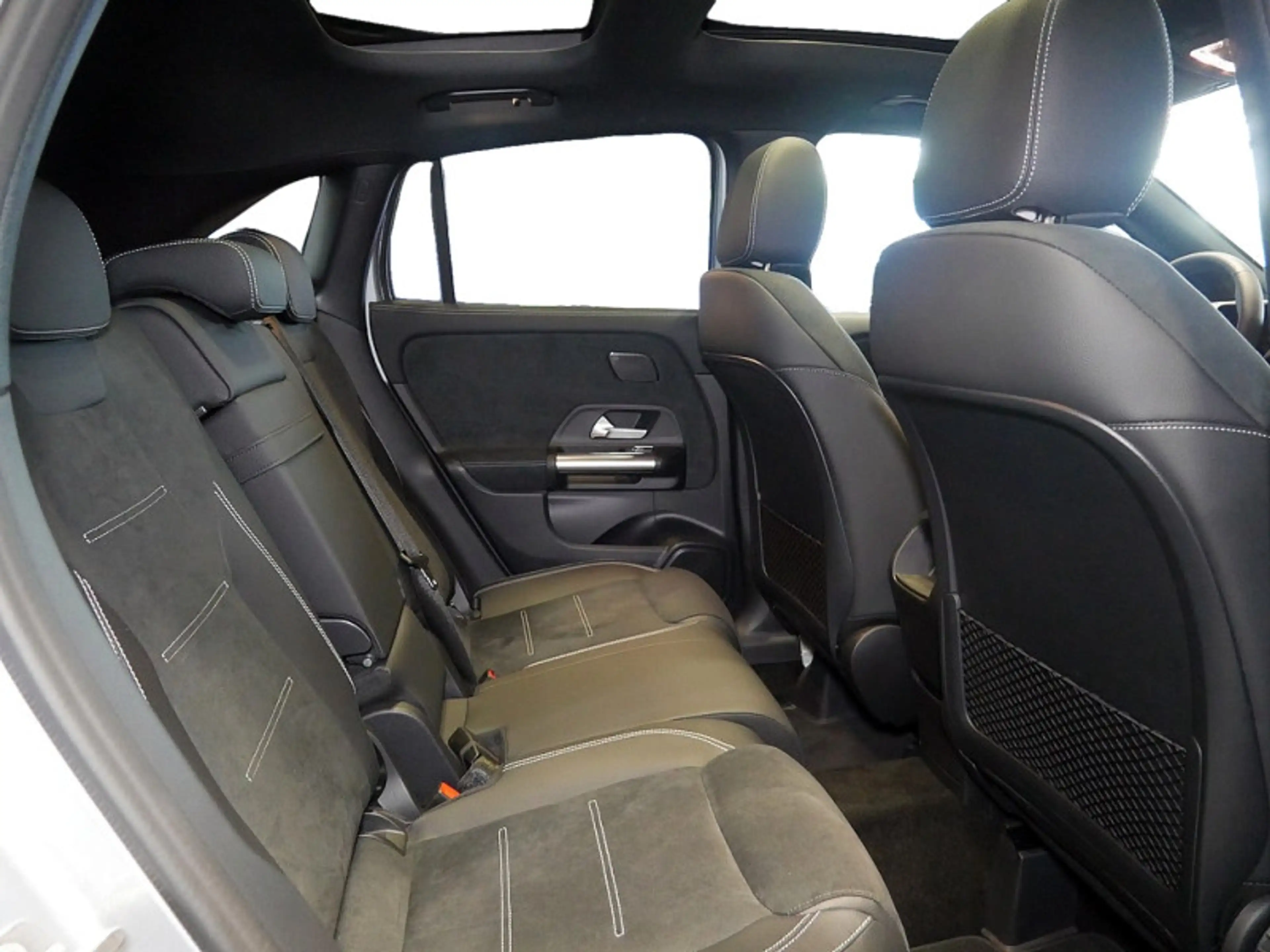 Mercedes-Benz GLA 220 d 4MATIC AMG NIGHT 360 AHK KAMERA PANO — photo 6