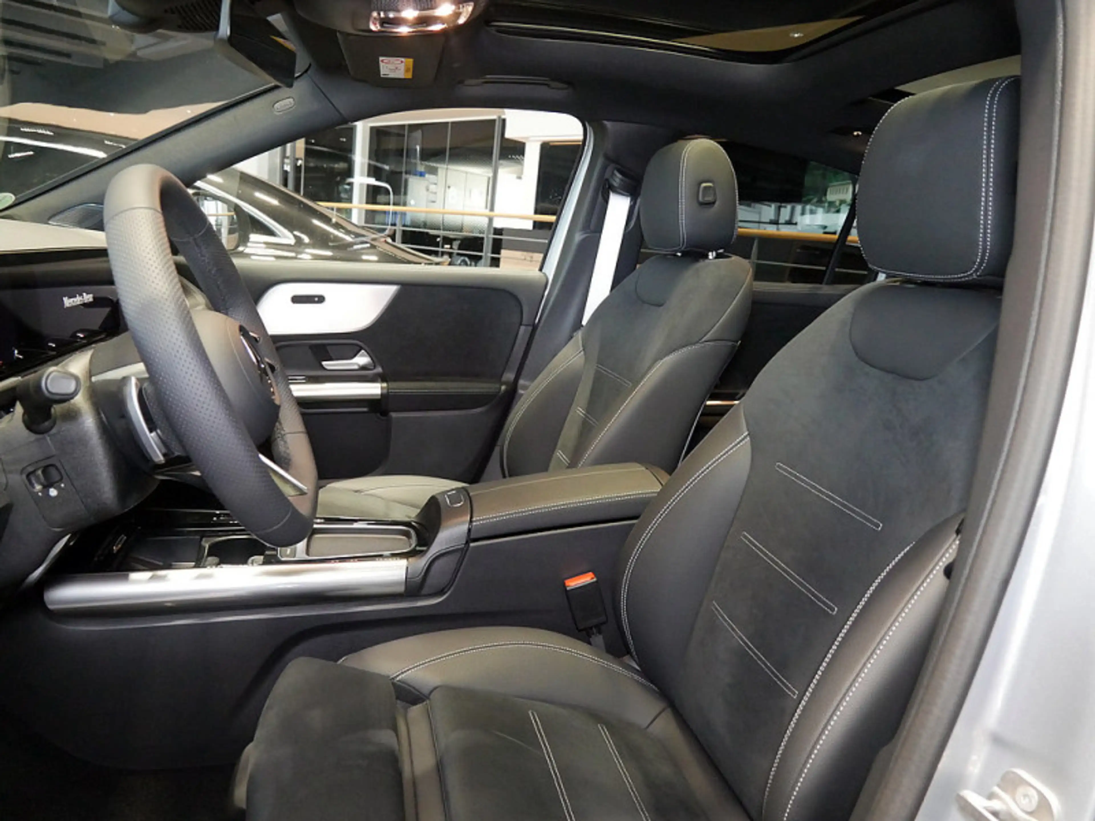 Mercedes-Benz GLA 220 d 4MATIC AMG NIGHT 360 AHK KAMERA PANO — photo 15