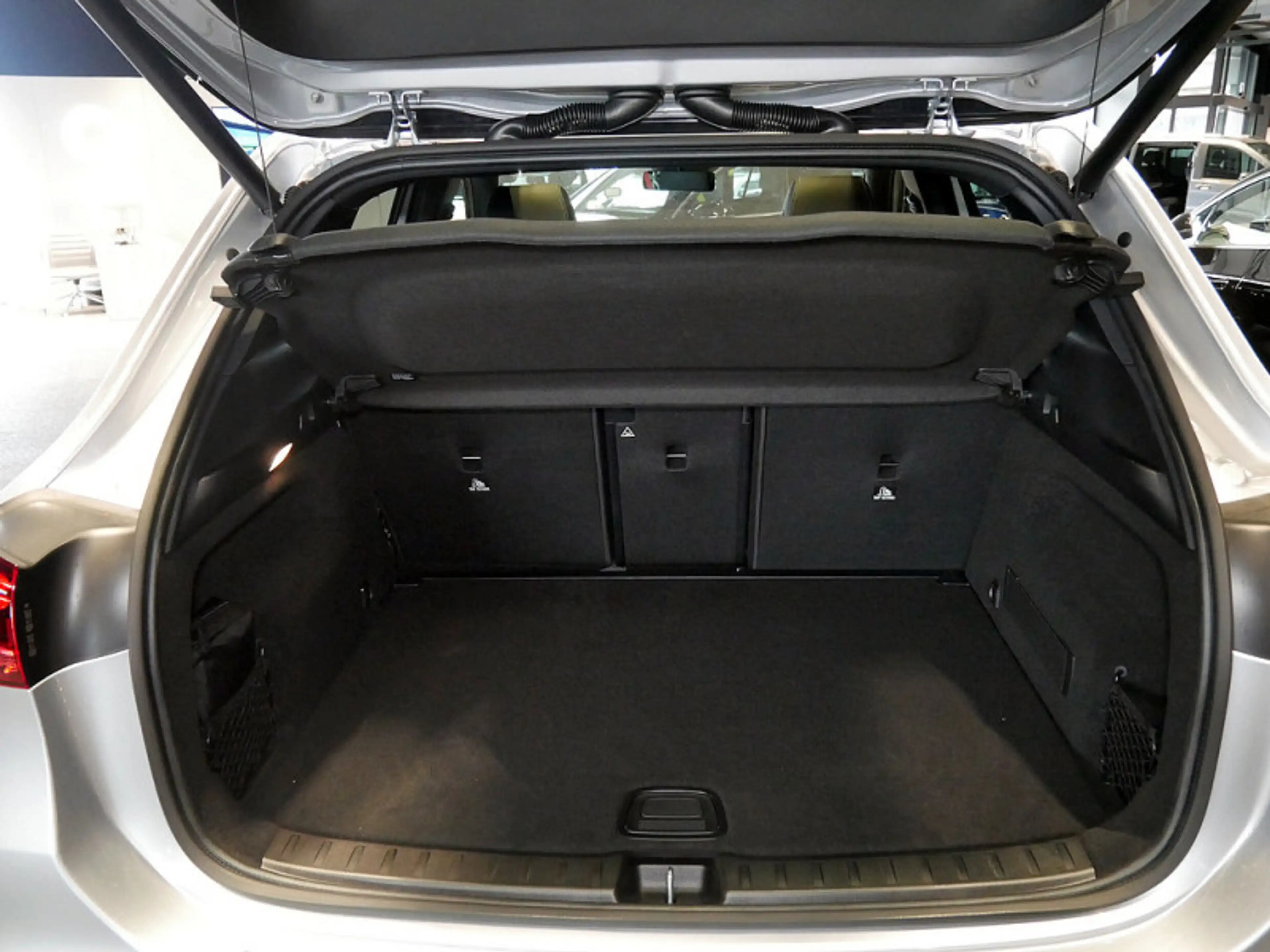 Mercedes-Benz GLA 220 d 4MATIC AMG NIGHT 360 AHK KAMERA PANO — photo 11